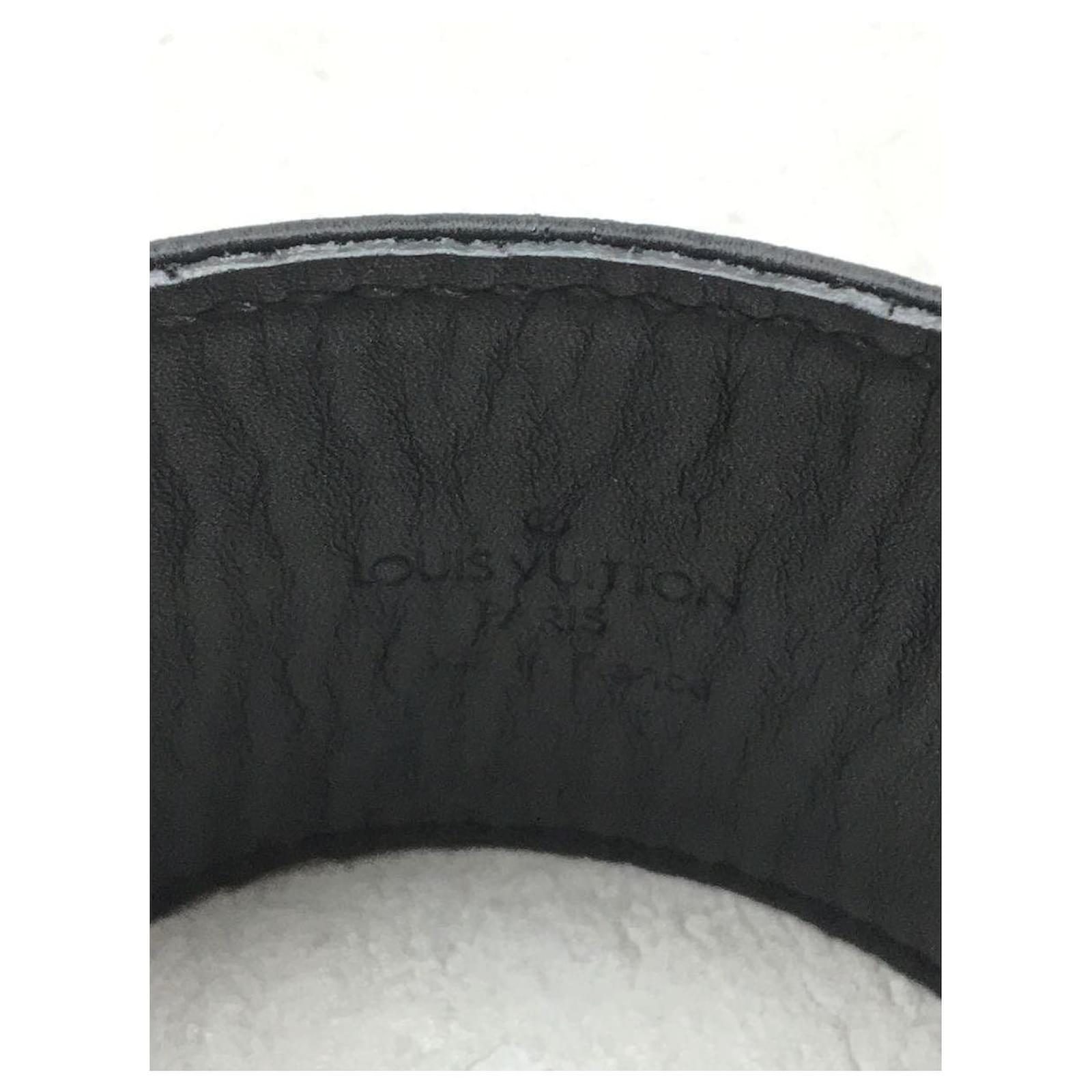 LOUIS VUITTON Bracelet Celure S_Monogram Satin_Black / M92118 / Canvas /  BLK ref.469973 - Joli Closet