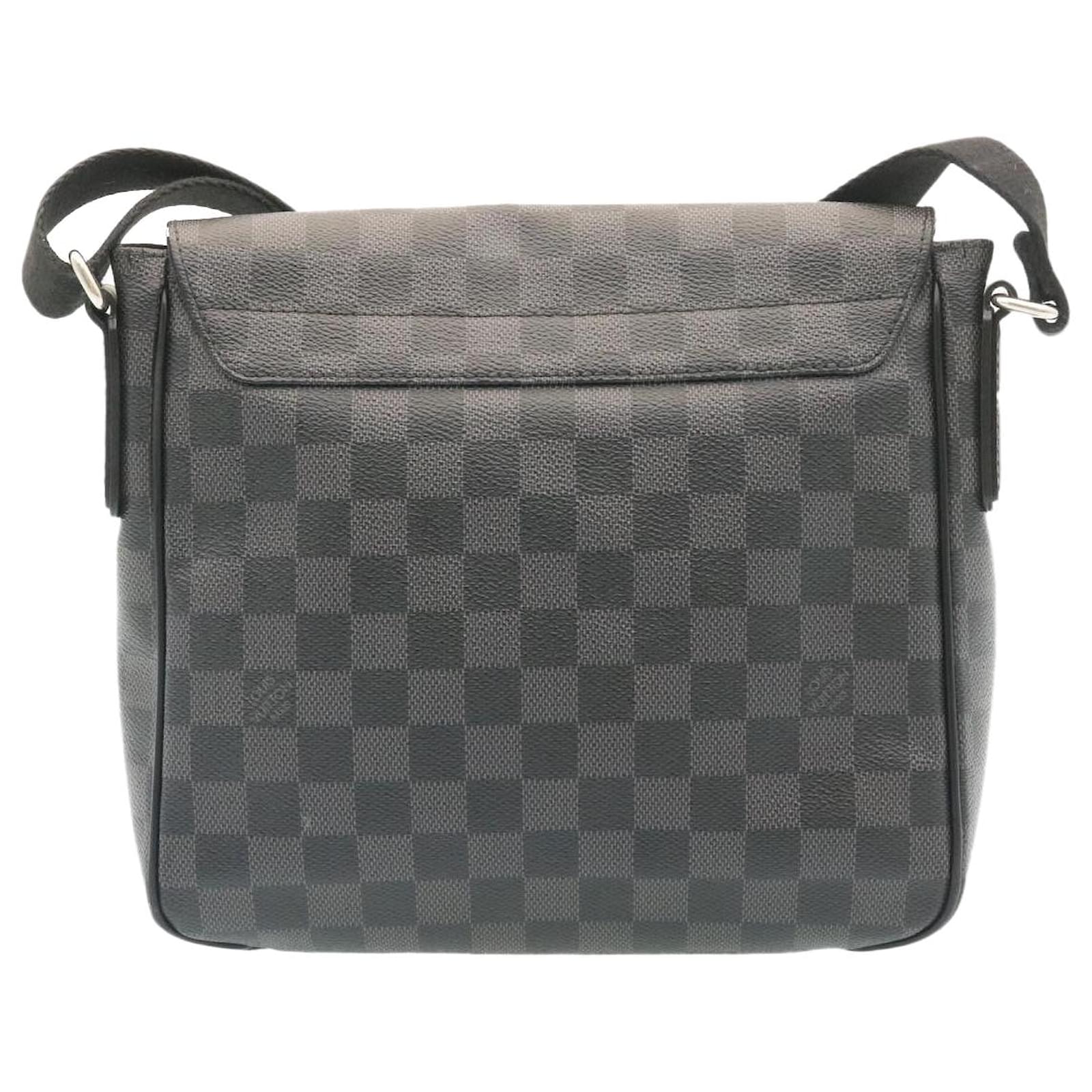 Louis Vuitton District Grey Cloth ref.470032 - Joli Closet