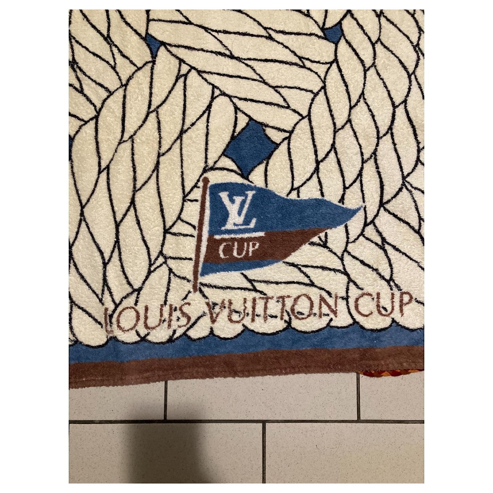 Sublime and rare Louis Vuitton cup bath towel Brown Blue Beige