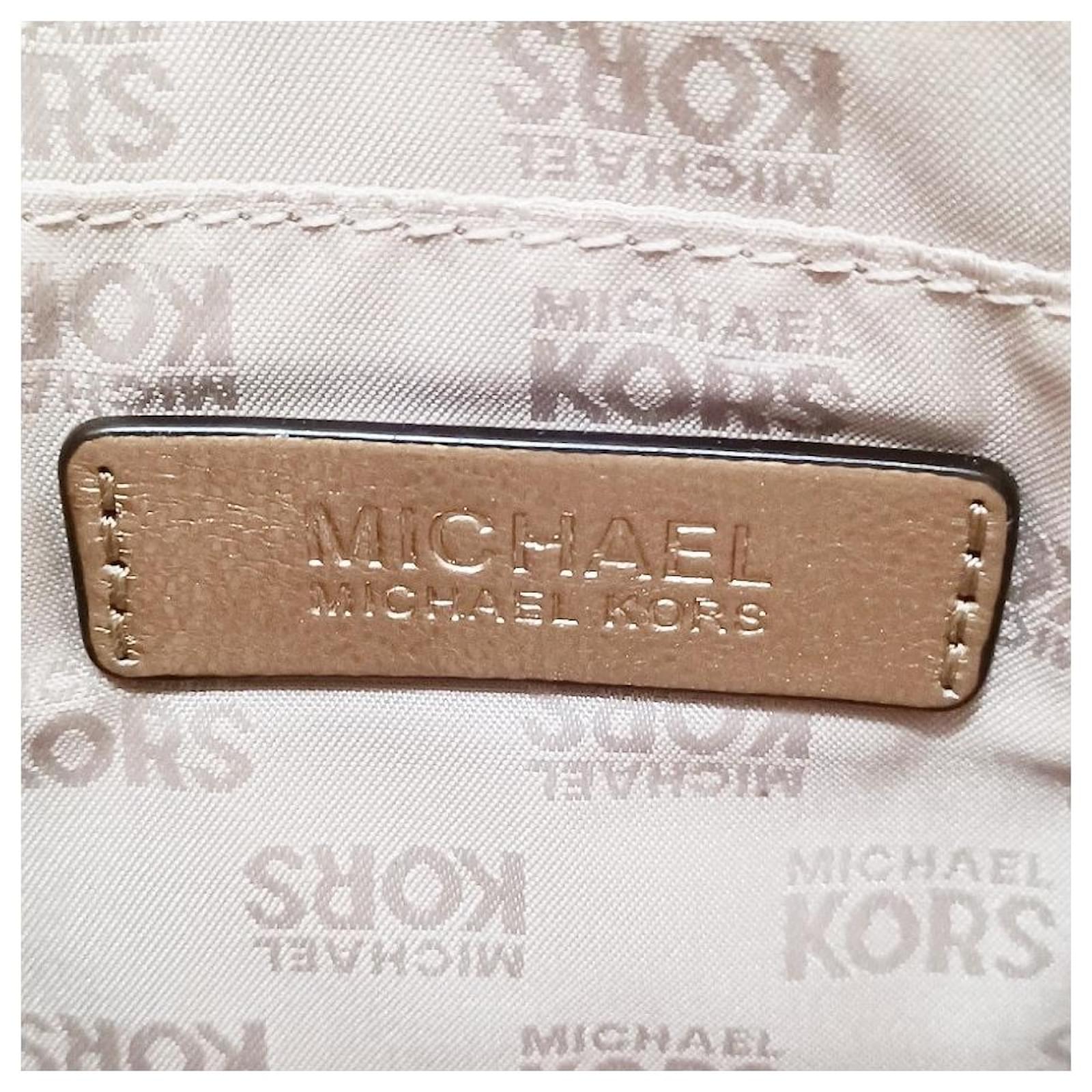 Michael Kors Clutch bag Golden Leather ref.473649 - Joli Closet