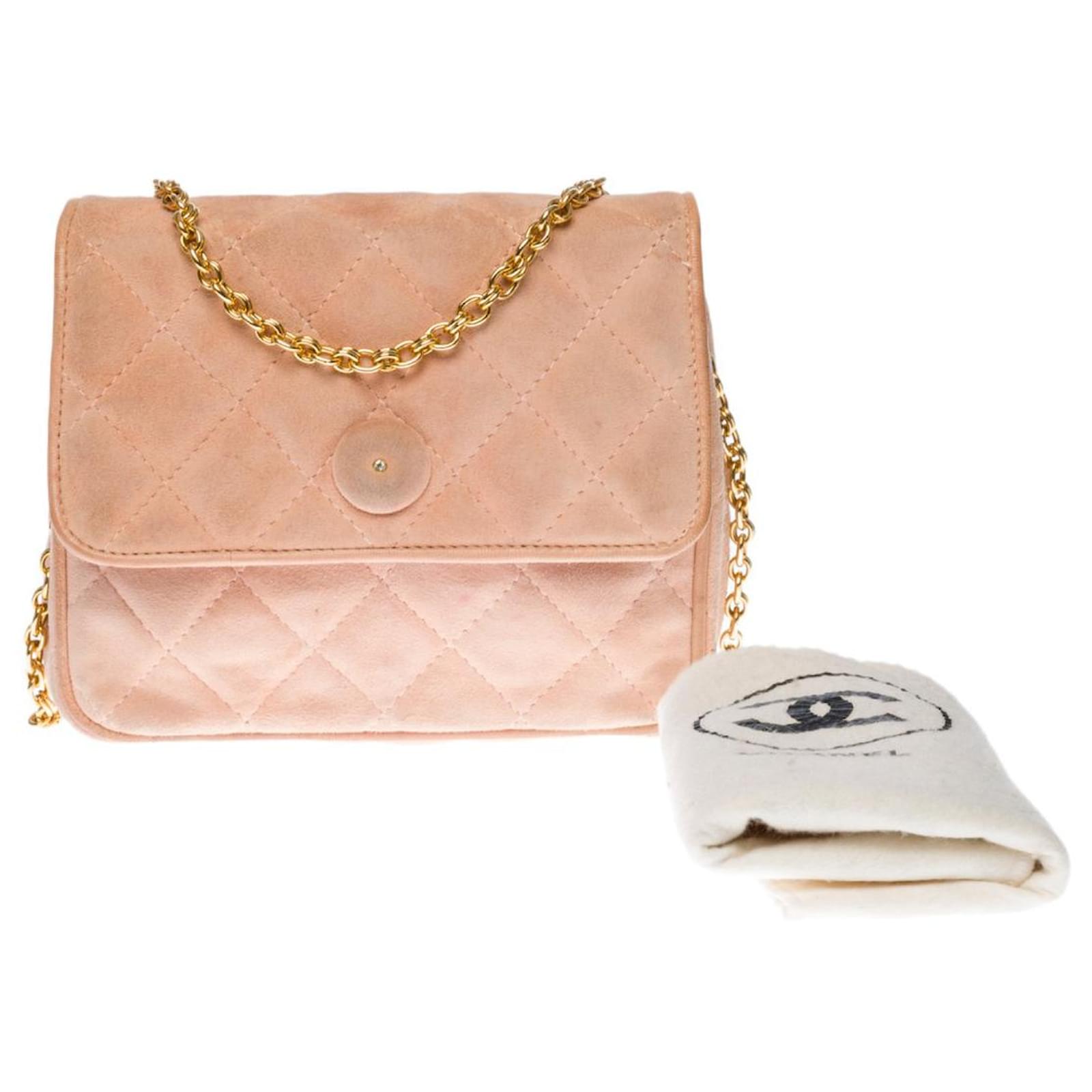 Lovely Chanel Classique Mini Pochette shoulder bag in beige quilted suede,  garniture en métal doré ref.442931 - Joli Closet