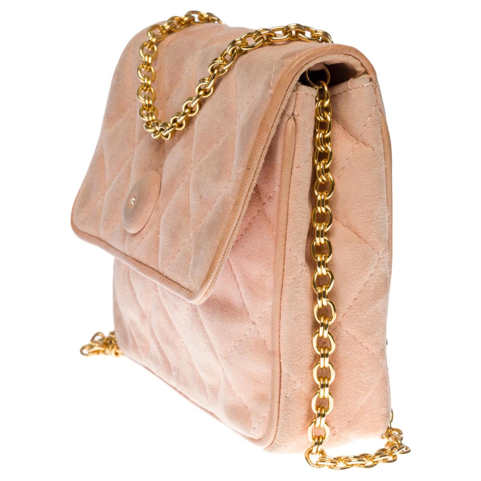 Lovely Chanel Classique Mini Pochette shoulder bag in pink quilted suede,  garniture en métal doré Beige ref.474198 - Joli Closet