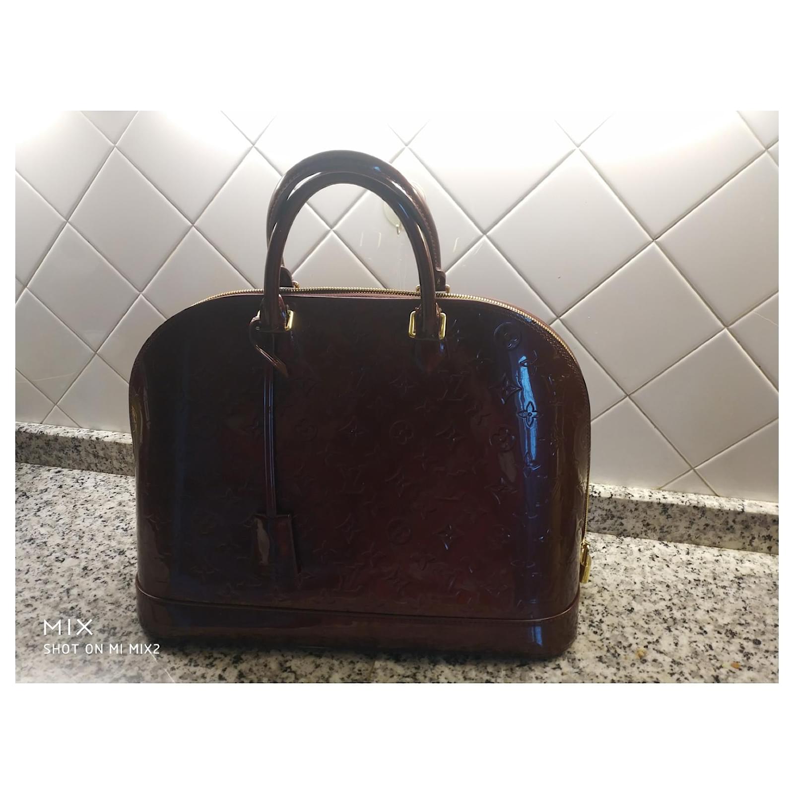 Louis Vuitton ALMA GM bag Dark red Patent leather ref.474804 - Joli Closet