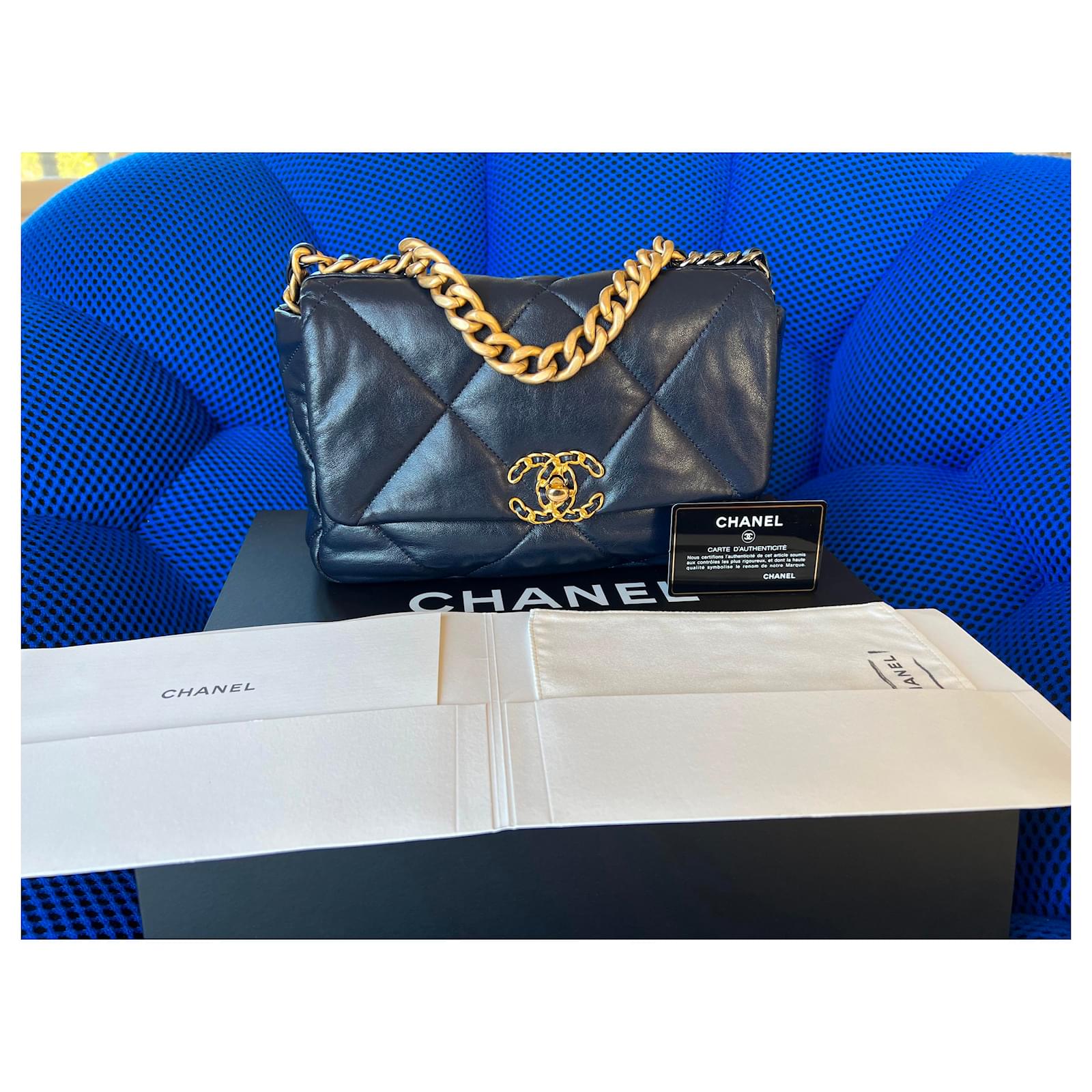 Chanel 19 Bag, Rare and sold out color : Navy Navy blue Lambskin