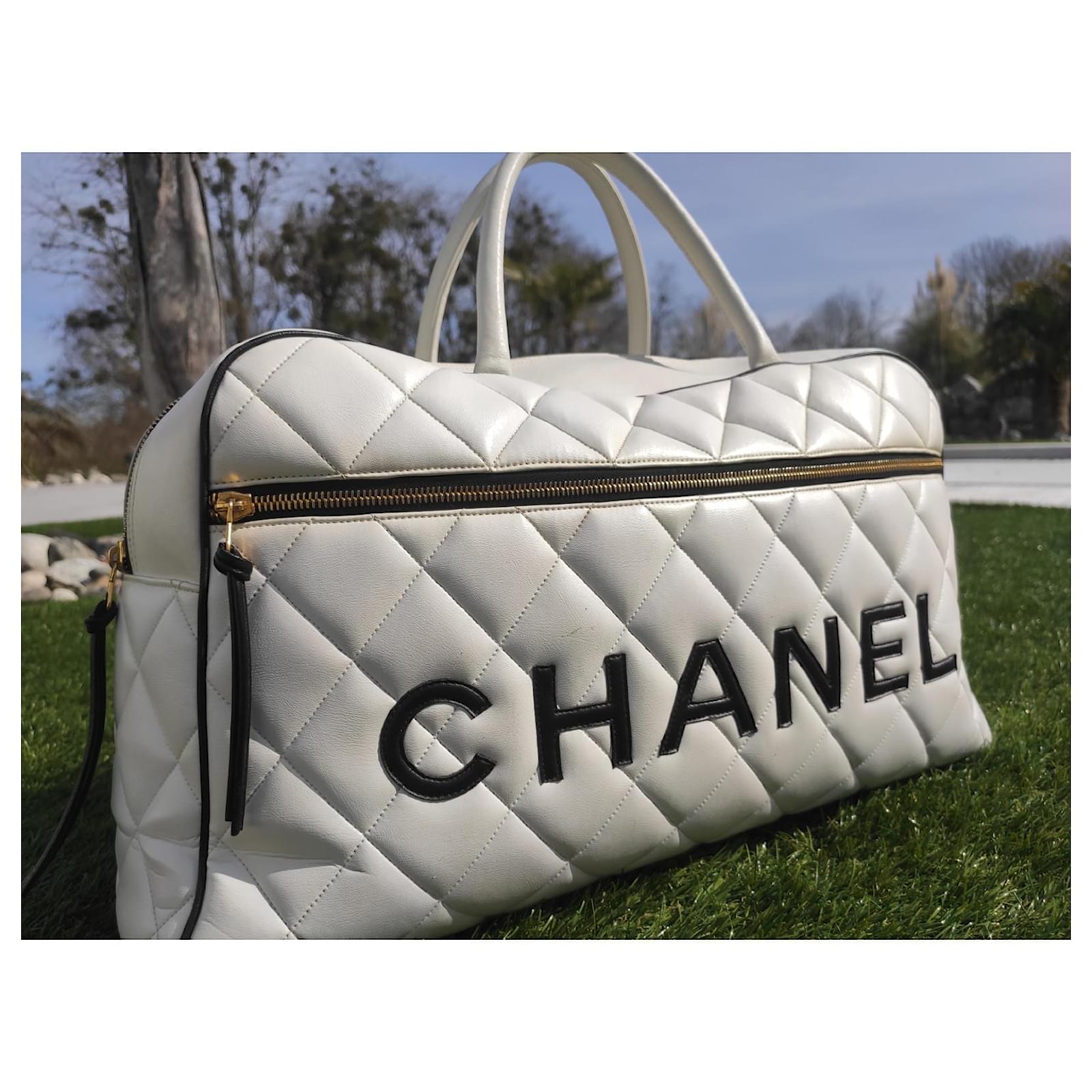 Chanel Travel bag White Leather ref.JC479781 (Sold) - Joli Closet