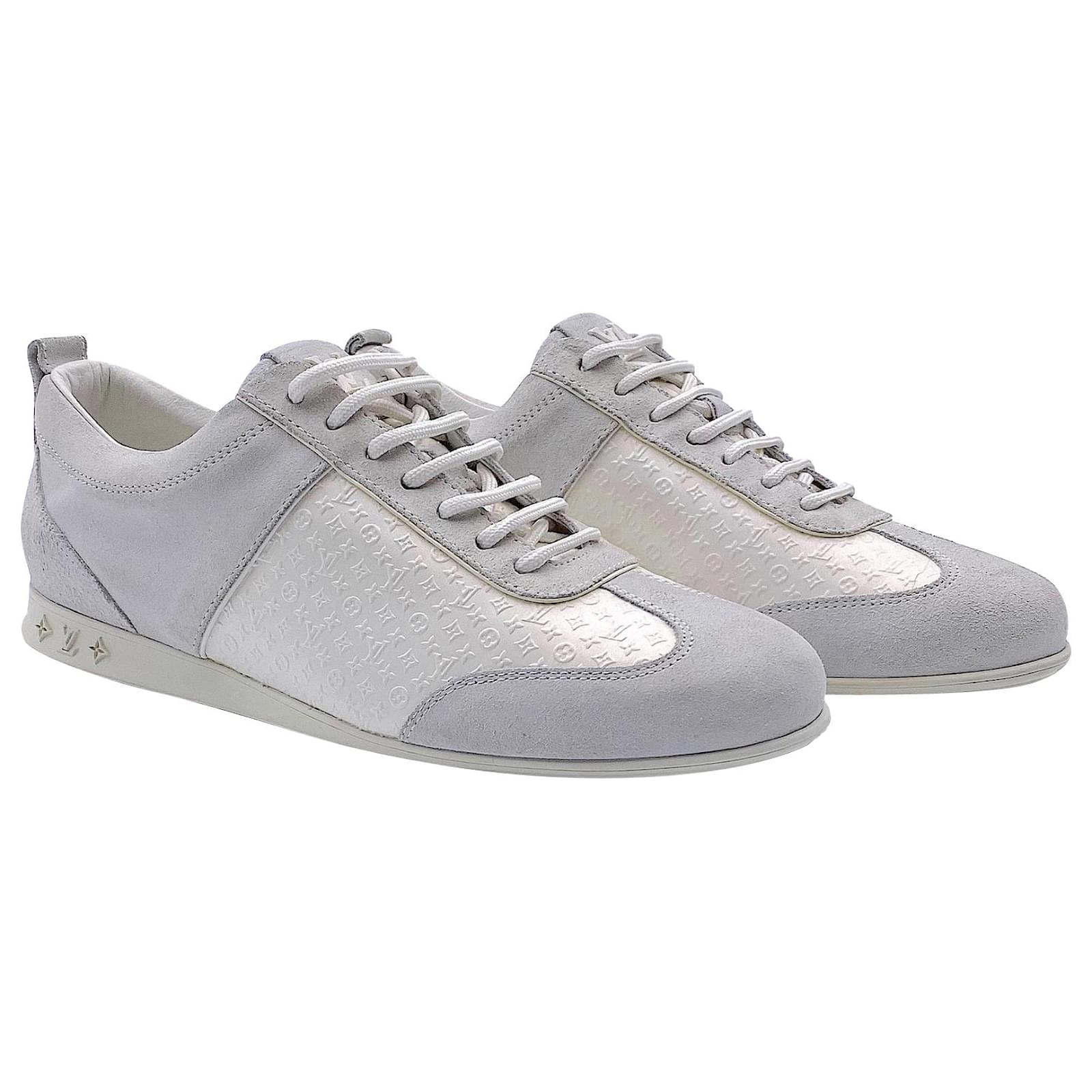 Louis Vuitton sneakers in off-white suede with logo print Grey ref