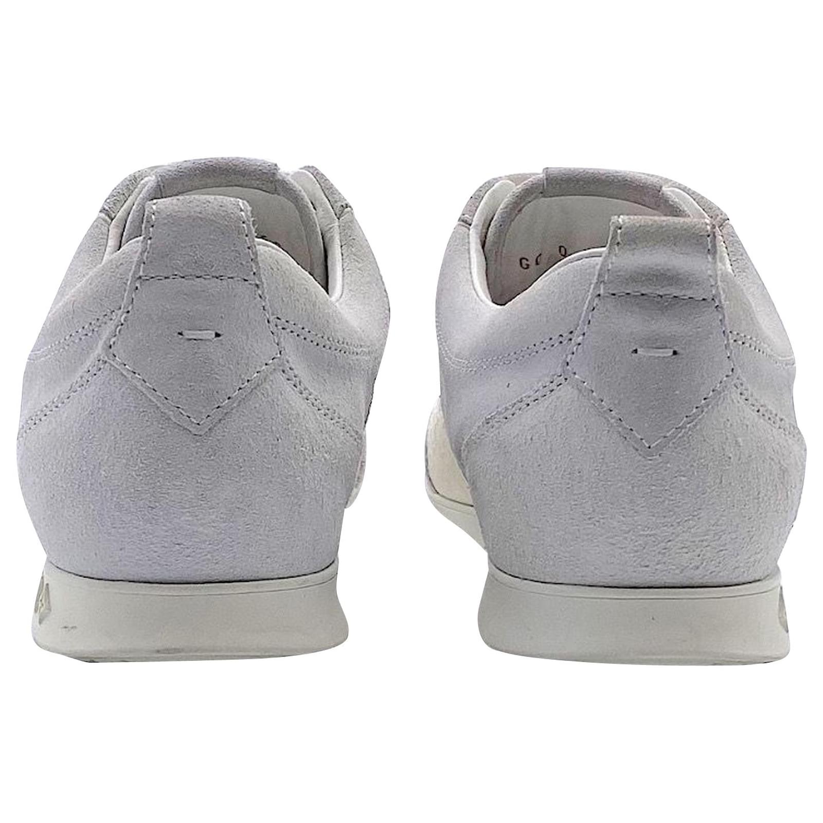 Louis Vuitton sneakers in off-white suede with logo print Grey ref