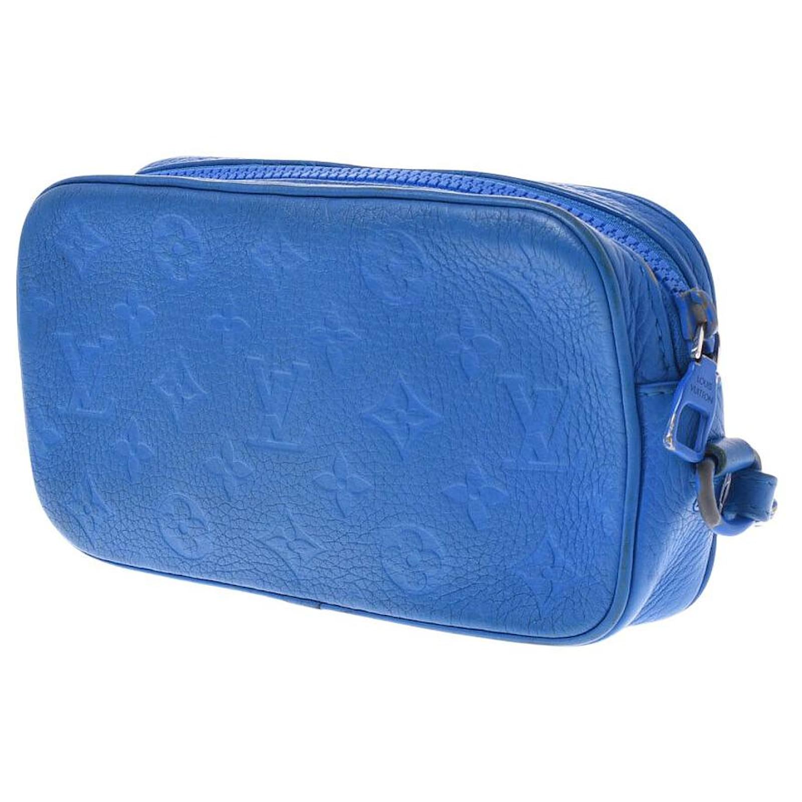 Louis Vuitton Pochette Volga Blue Leather ref.481027 - Joli Closet