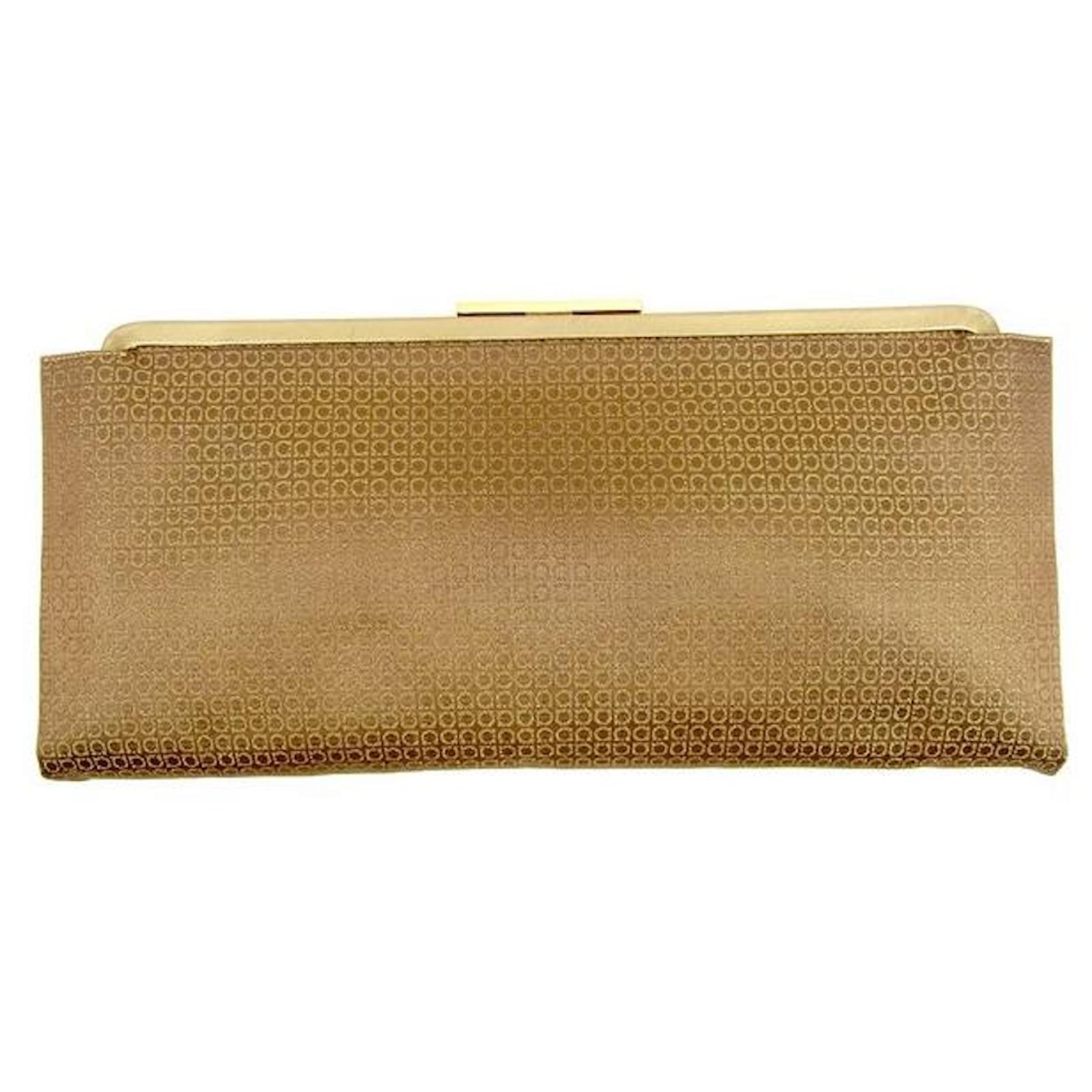 ferragamo gancio clutch