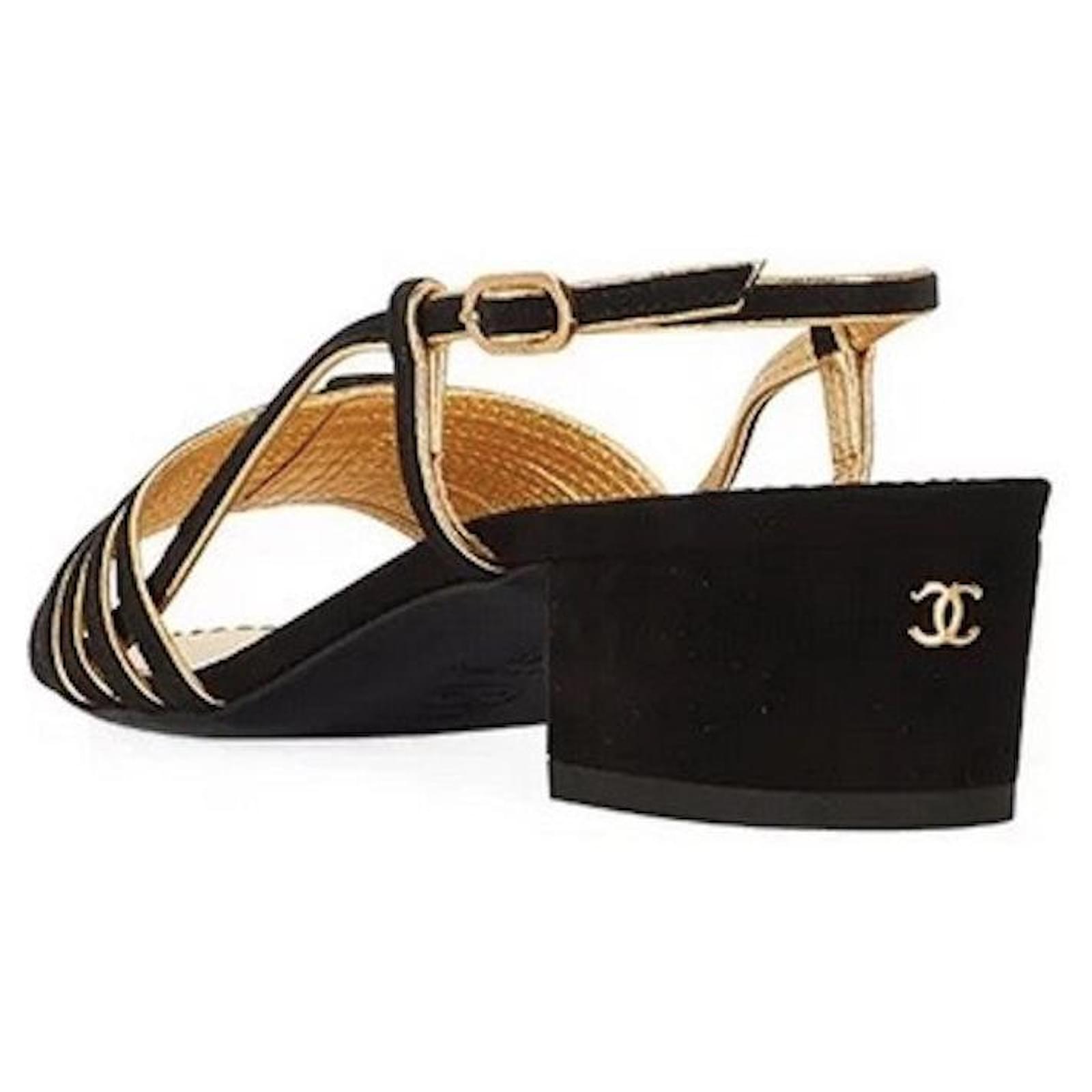 CHANEL Two-tone black and gold sandals T39 IT very good condition