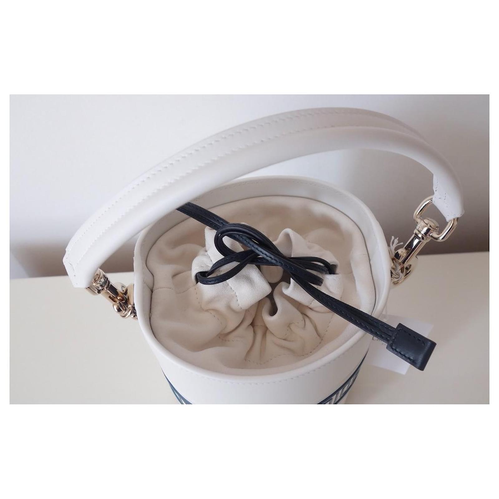 Dior Vibe bucket bag White Navy blue Leather ref.483417 - Joli Closet