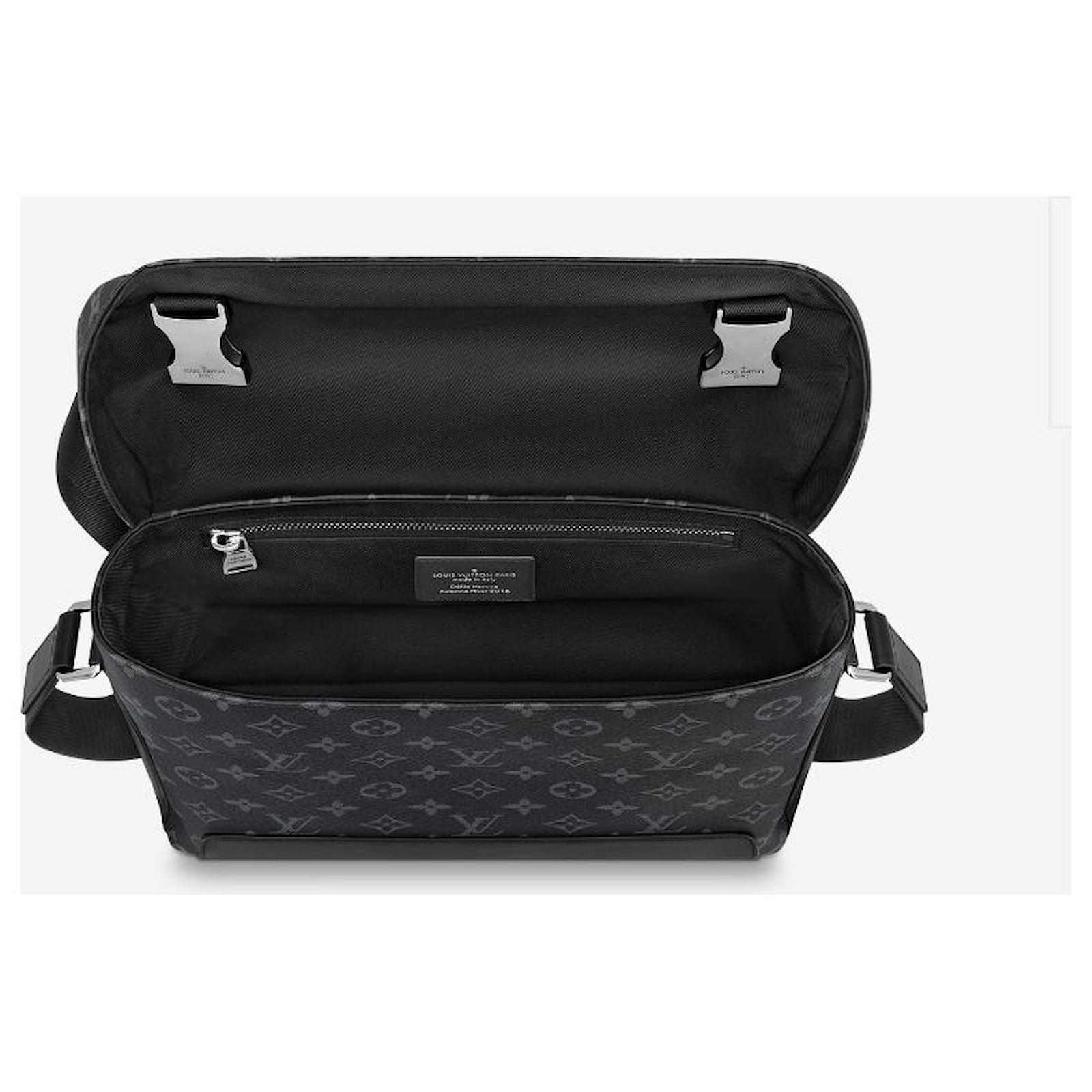 Louis Vuitton LV Messenger PM Voyage Black Leather ref.485550
