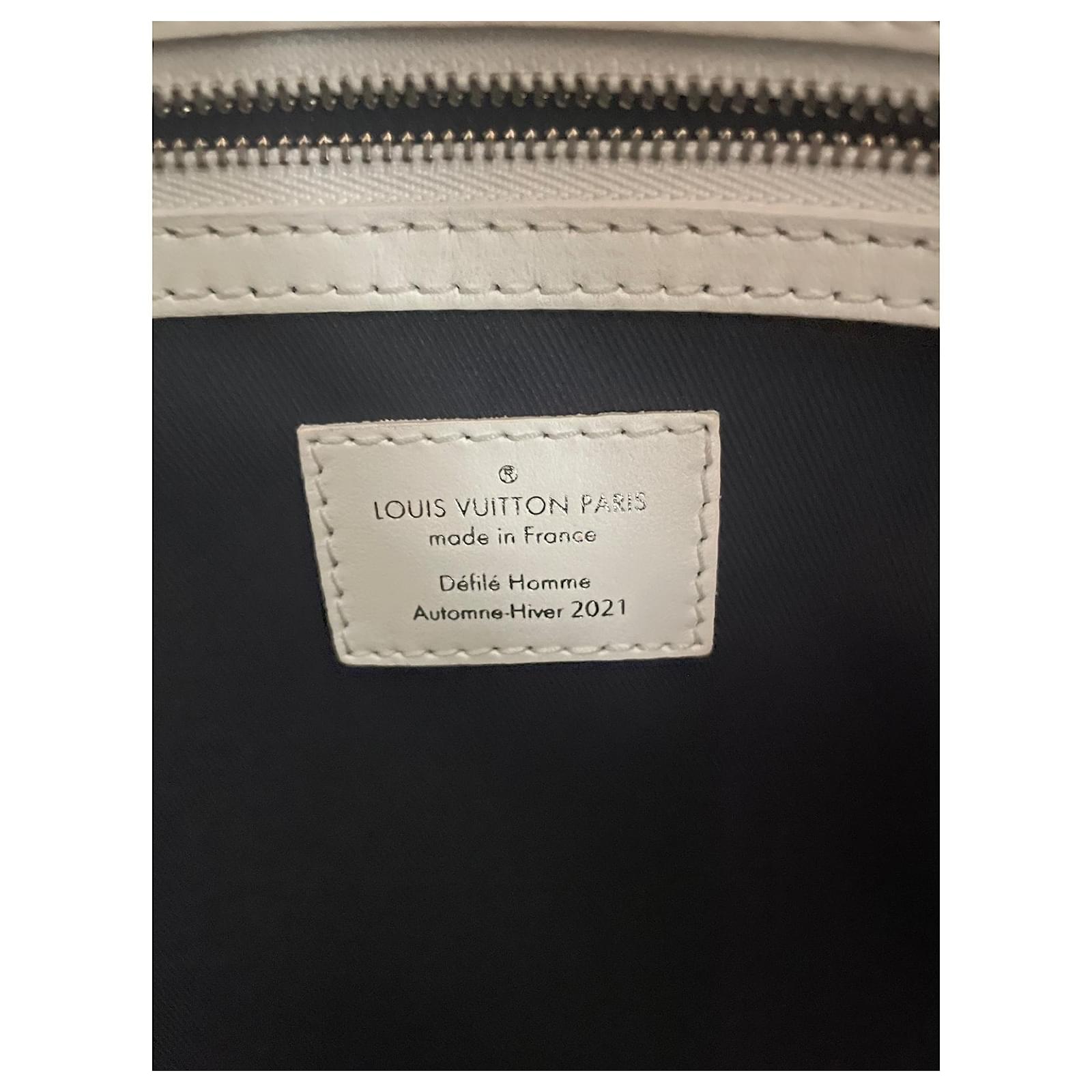 Louis Vuitton Virgil Abloh x Lawrence Weiner Keepall Bag White Blue Leather  Cloth ref.487173 - Joli Closet