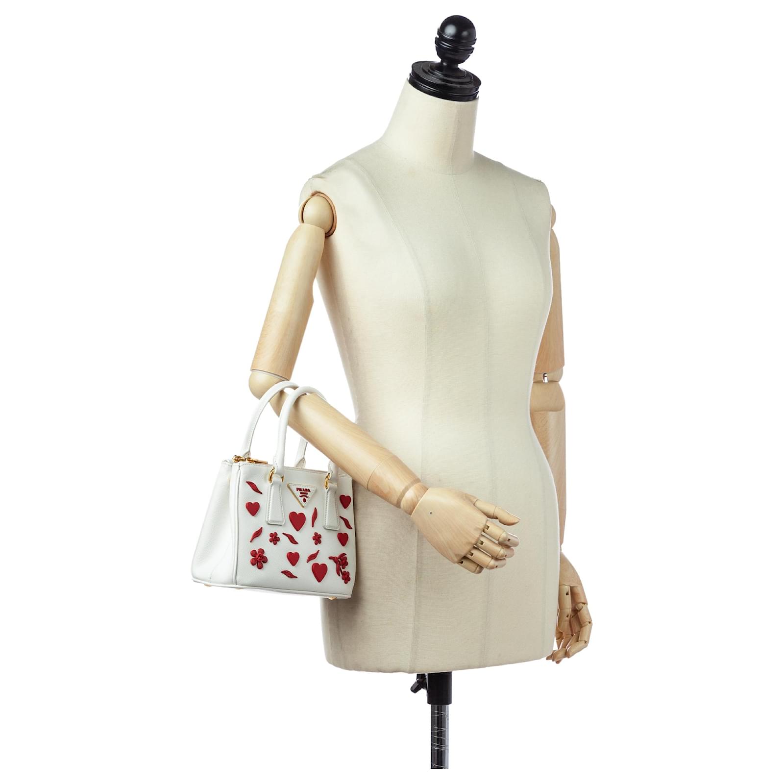 Prada White Saffiano Galleria Heart lined Zip Handbag Red Leather  Pony-style calfskin ref.488445 - Joli Closet
