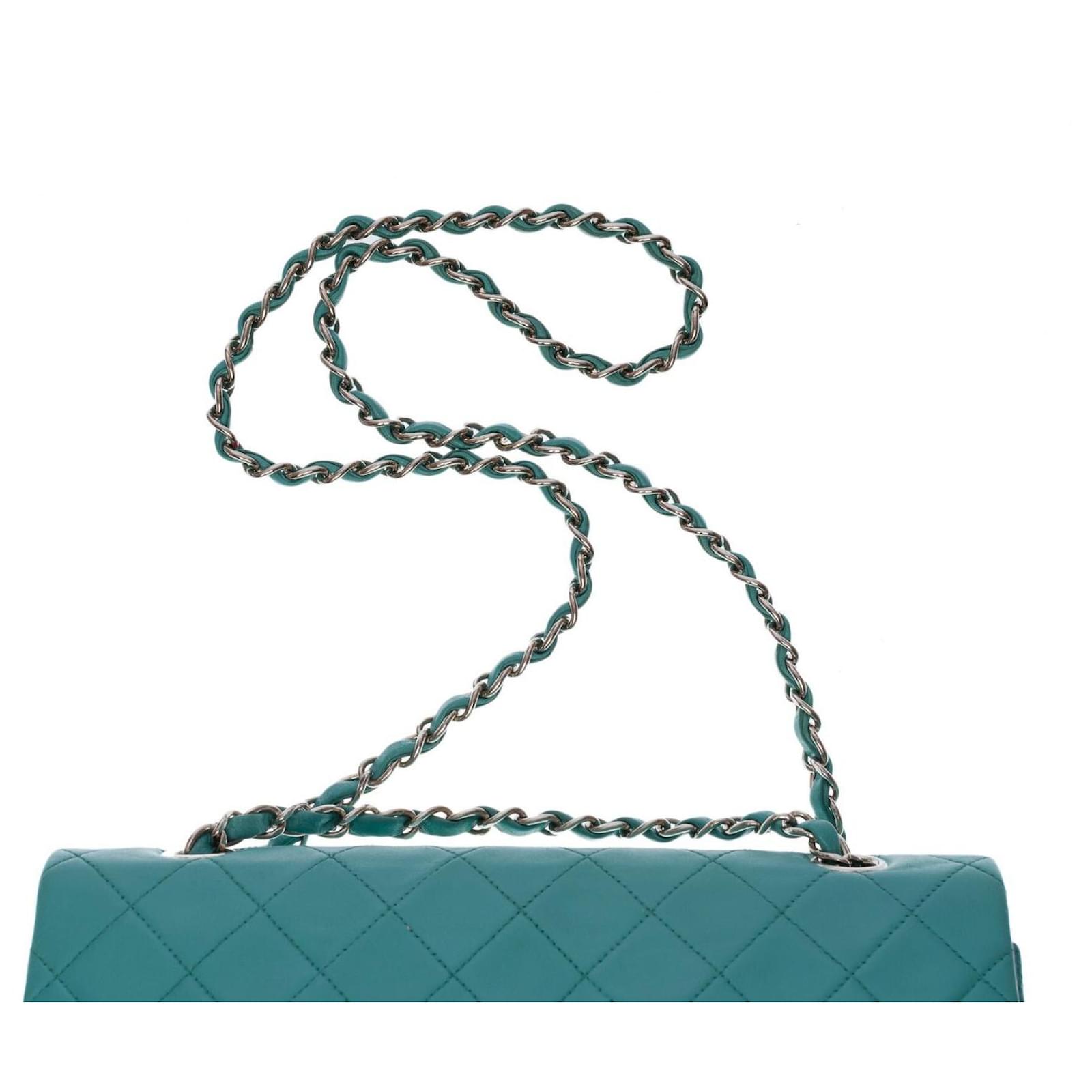 Rare & Superb Chanel Timeless medium bag 25 cm with lined flap in turquoise quilted  leather, Garniture en métal argenté Blue ref.491259 - Joli Closet