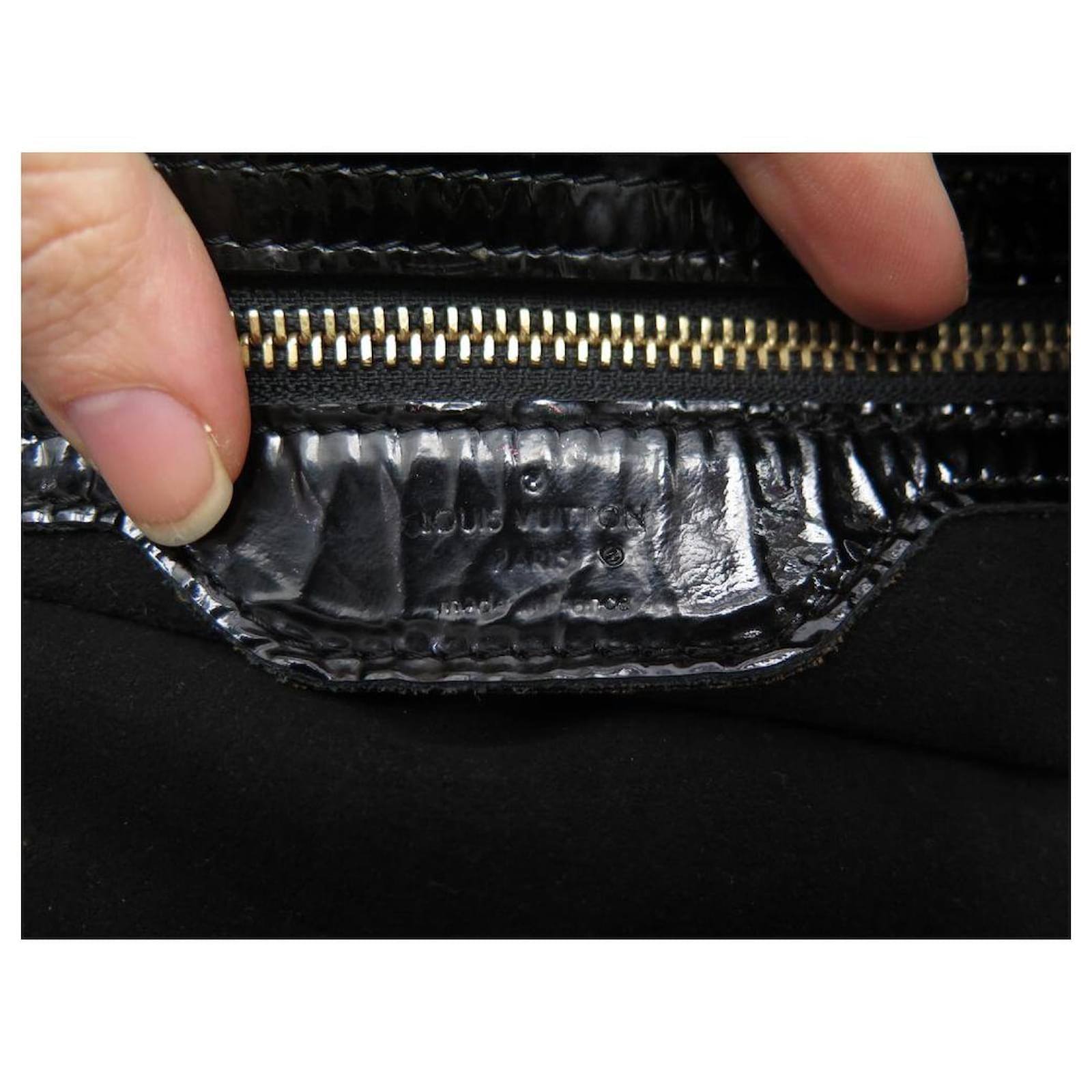 LOUIS VUITTON MAHINA GM HANDBAG IN BLACK PATENT MONOGRAM LEATHER HAND BAG  Patent leather ref.491399 - Joli Closet