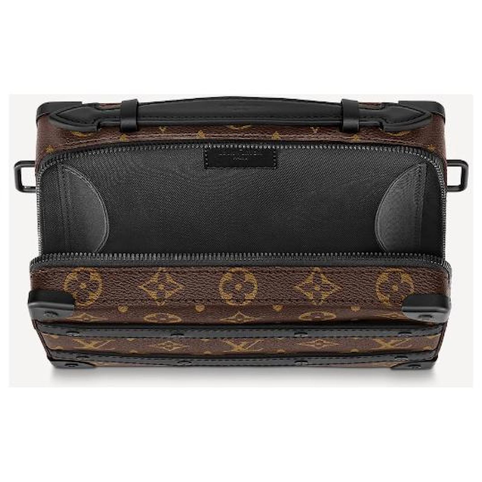 Louis Vuitton Bag charms Brown Leather ref.75941 - Joli Closet