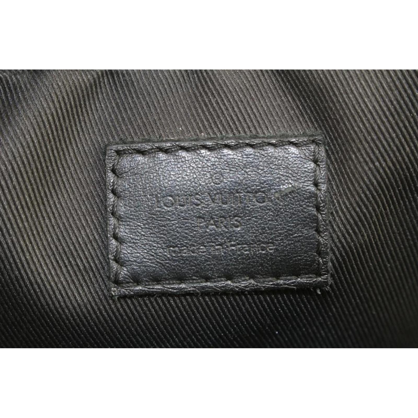 Louis Vuitton 3 Watch Case Monogram Eclipse Black M43385 - Cdiscount  Librairie