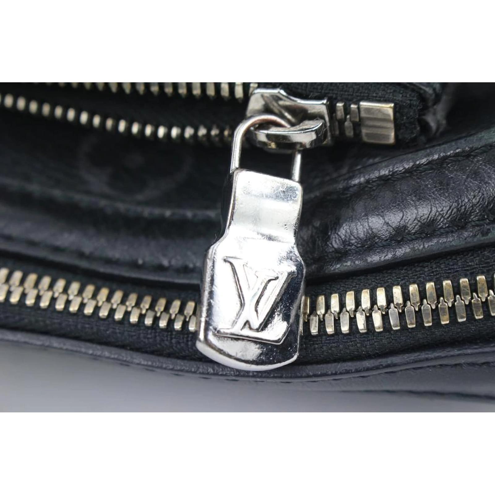 Louis Vuitton Monogram Eclipse Reverse Trio Messenger Black Leather  ref.622954 - Joli Closet