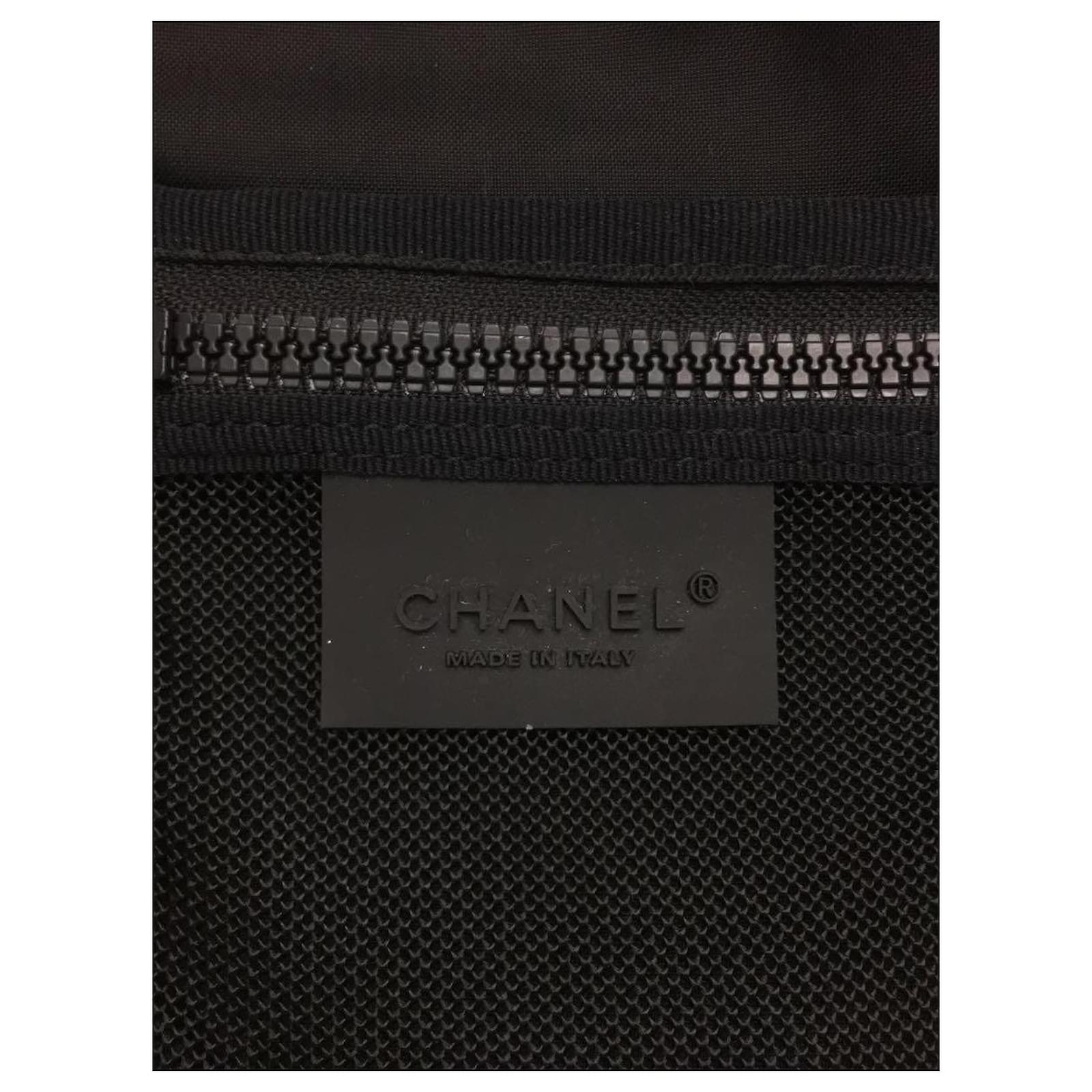 CHANEL Sports line / Coco mark / Mini shoulder bag / Nylon / WHT / Plain  White Polyester ref.495039 - Joli Closet