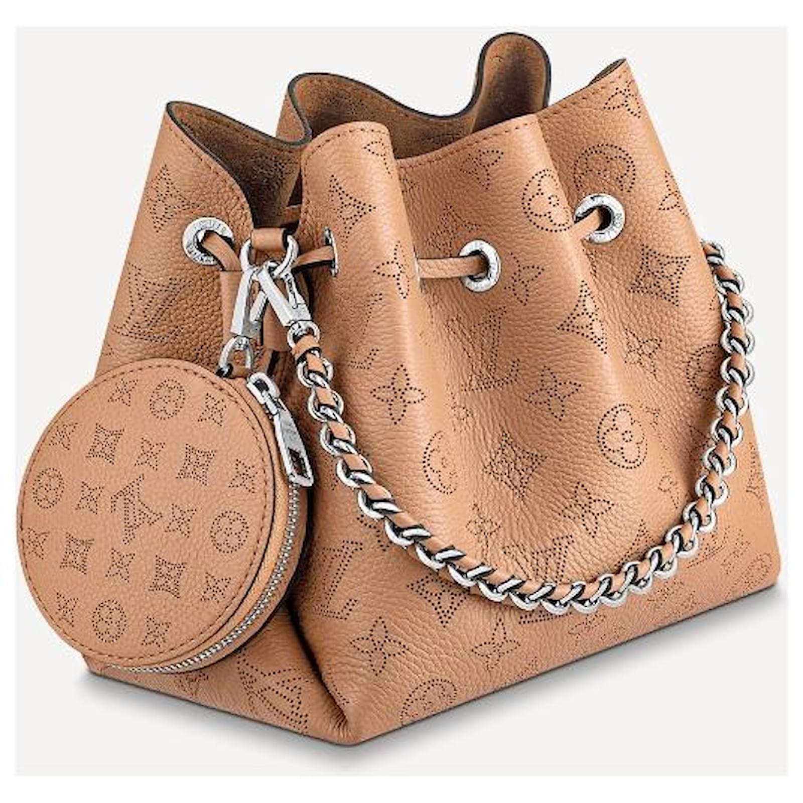 Louis Vuitton LV Bella bucket bag grey Leather ref.495601 - Joli