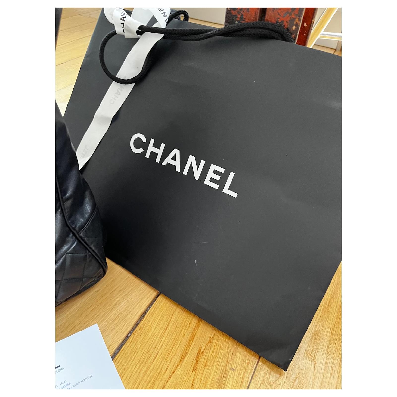 Timeless Chanel Large shopping bag Black Gold hardware Lambskin ref.496471  - Joli Closet