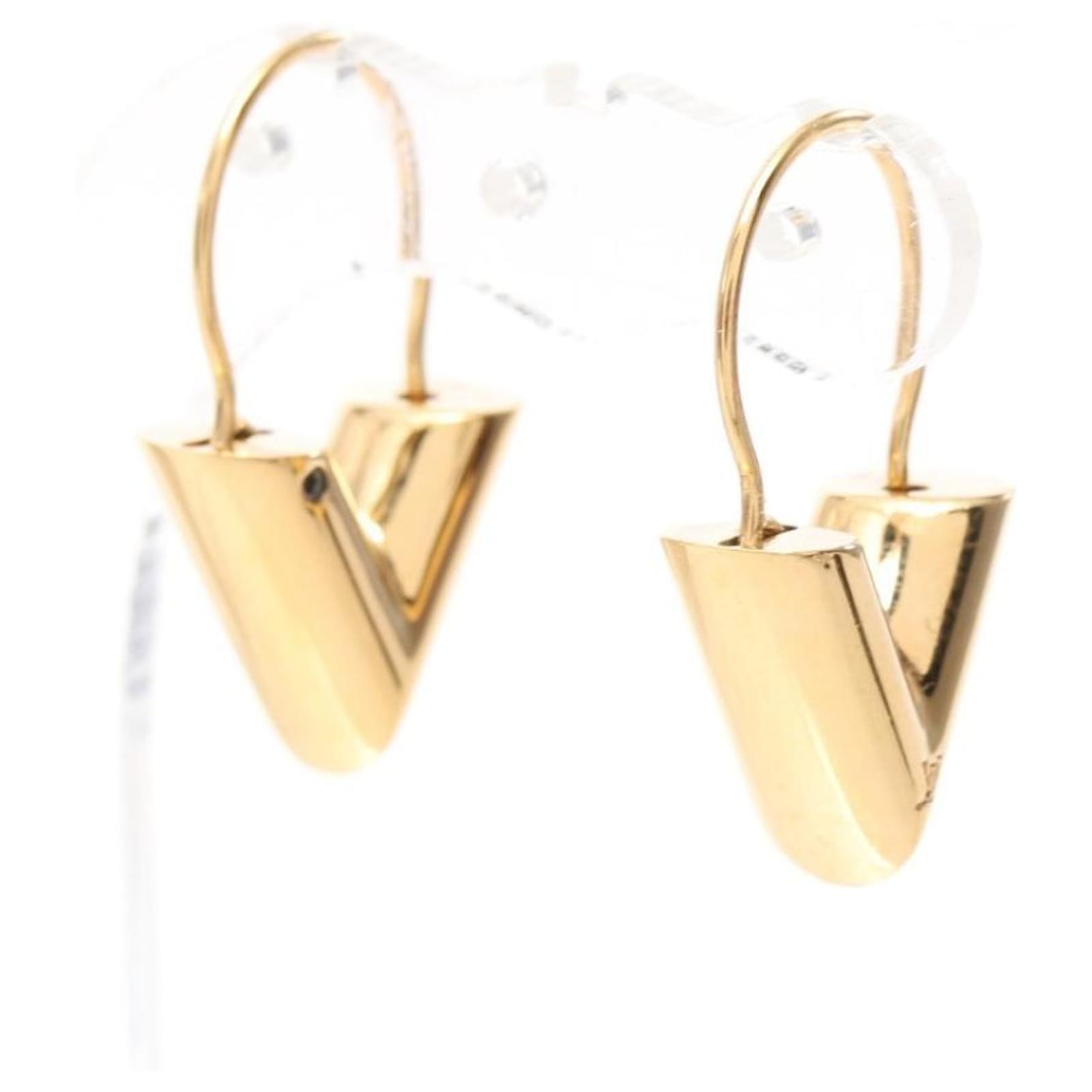 Louis Vuitton Essential V Creolen M61088 Golden Metall ref.1014629 - Joli  Closet
