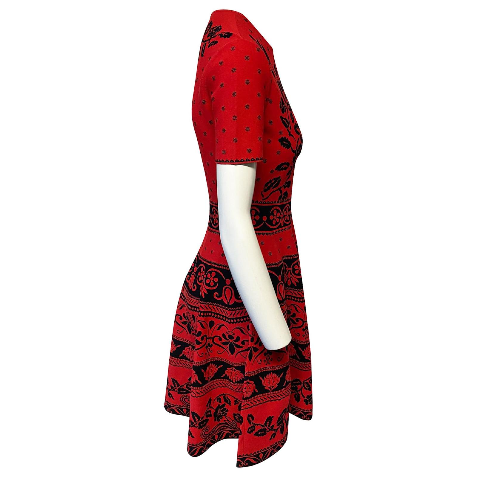 Alexander McQueen Floral Jacquard Knit Dress in Red Viscose ref.JC499372  (Sold) - Joli Closet