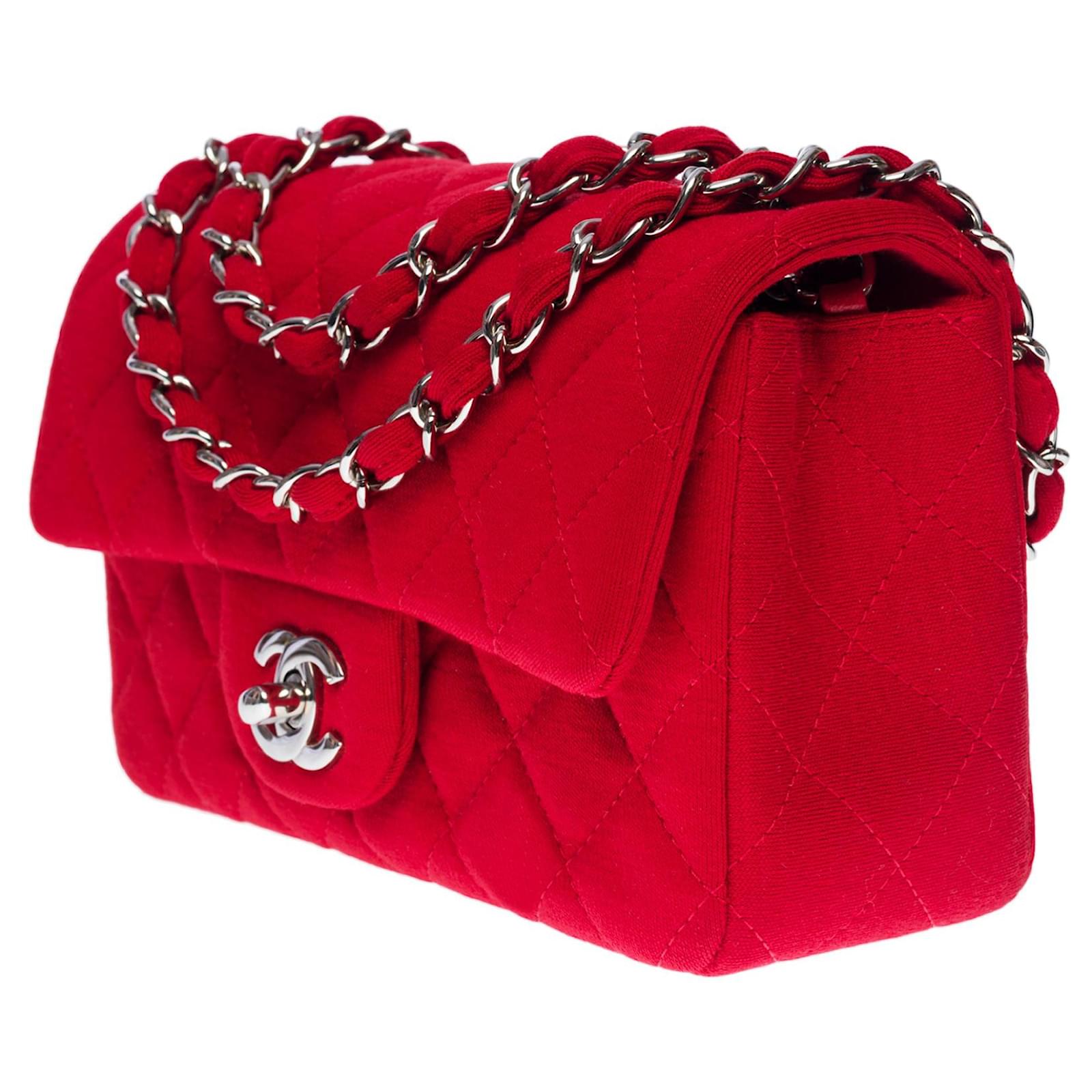 Splendid and Rare Chanel Mini Timeless Flap bag in red jersey, Garniture en  métal argenté Cotton ref.499739 - Joli Closet
