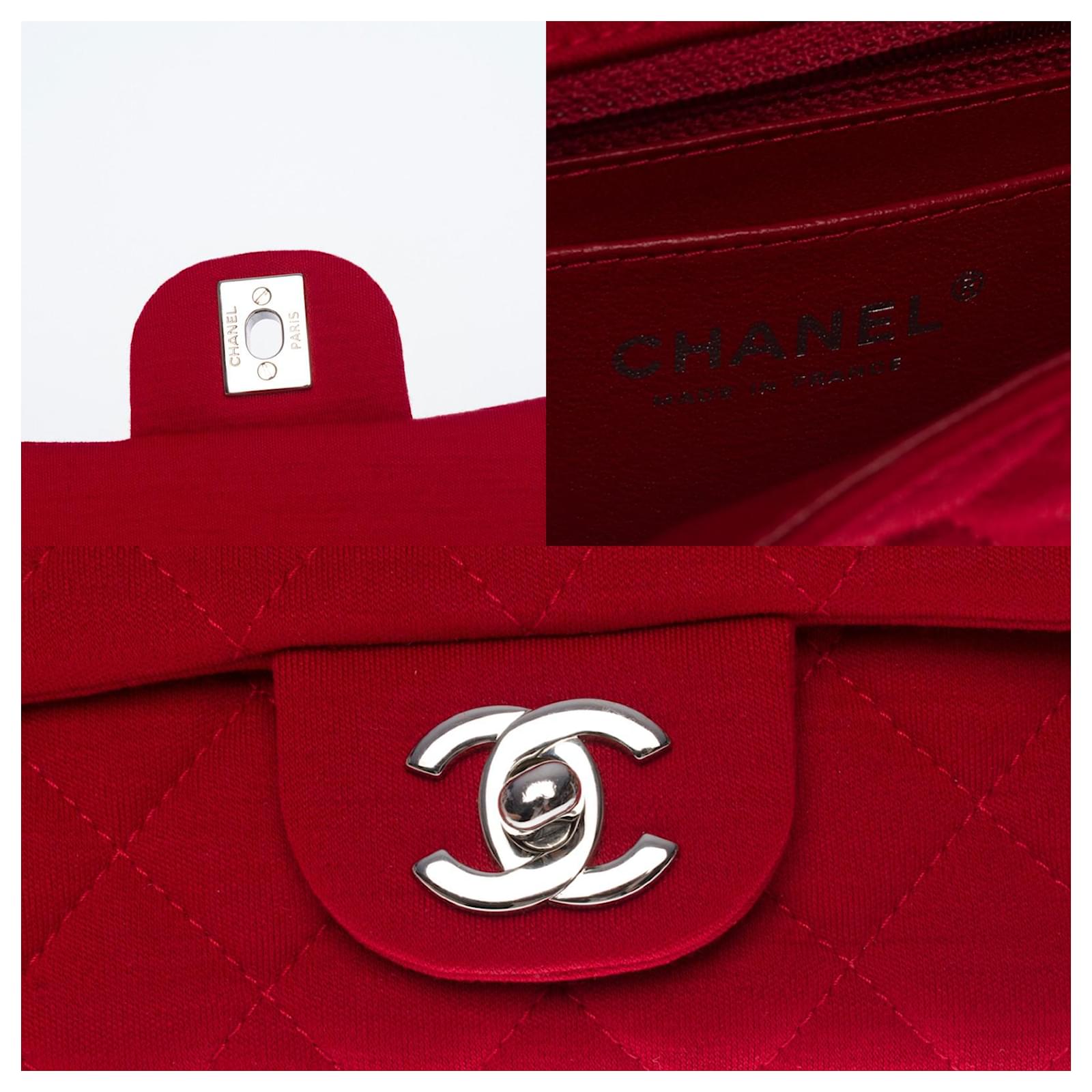Splendid and Rare Chanel Mini Timeless Flap bag in red jersey, Garniture en  métal argenté Cotton ref.499739 - Joli Closet