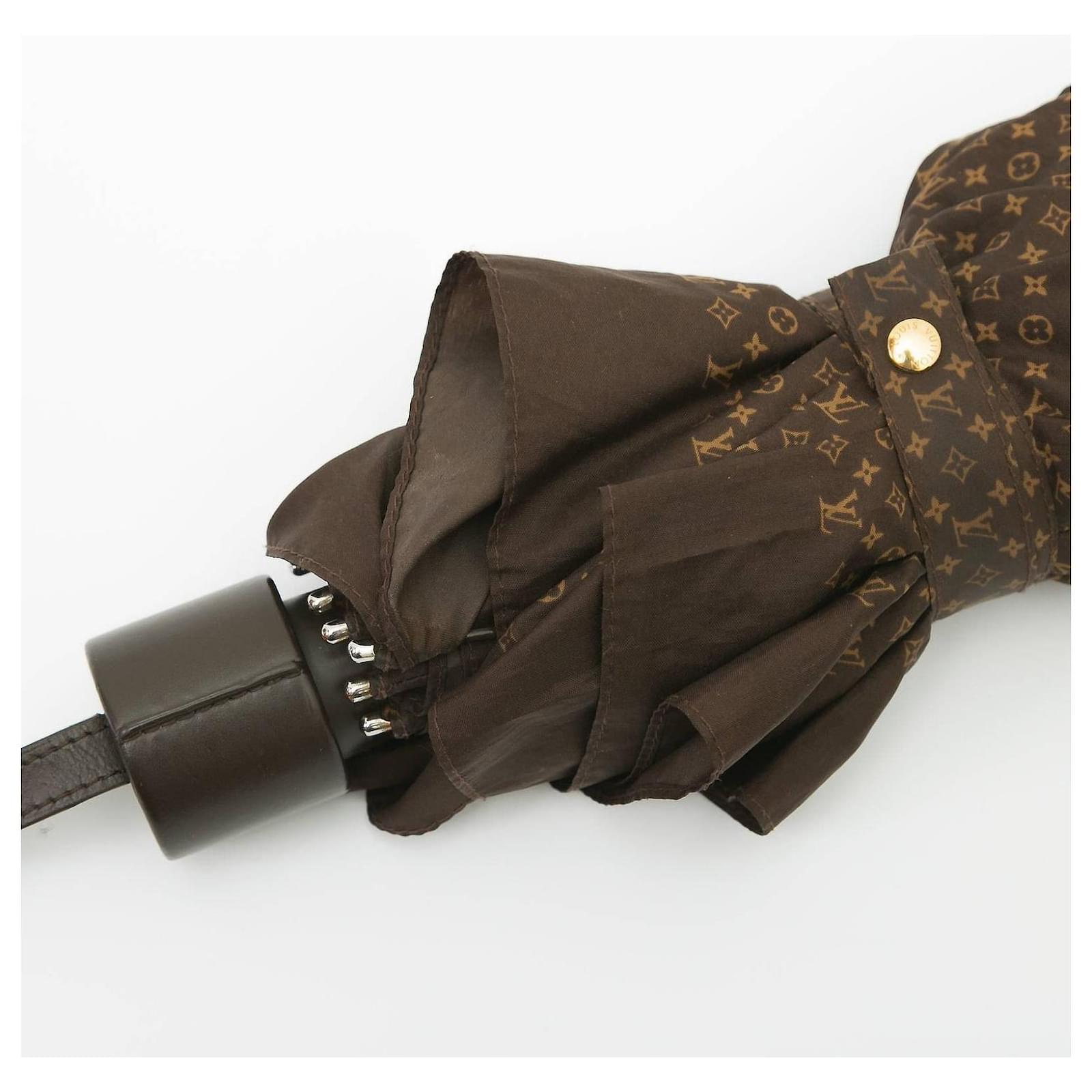 Parapluie Louis Vuitton en tissu marron – Fancy Lux