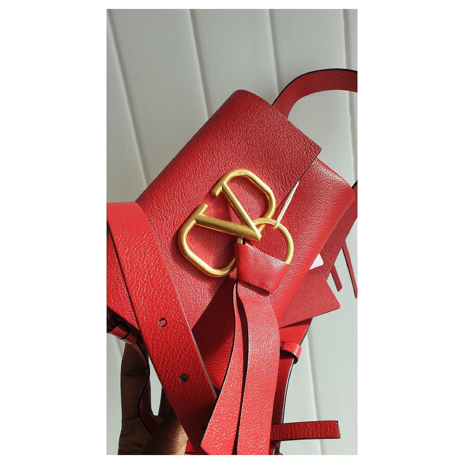 Valentino Garavani V Ring Red Leather ref.500133 - Joli Closet