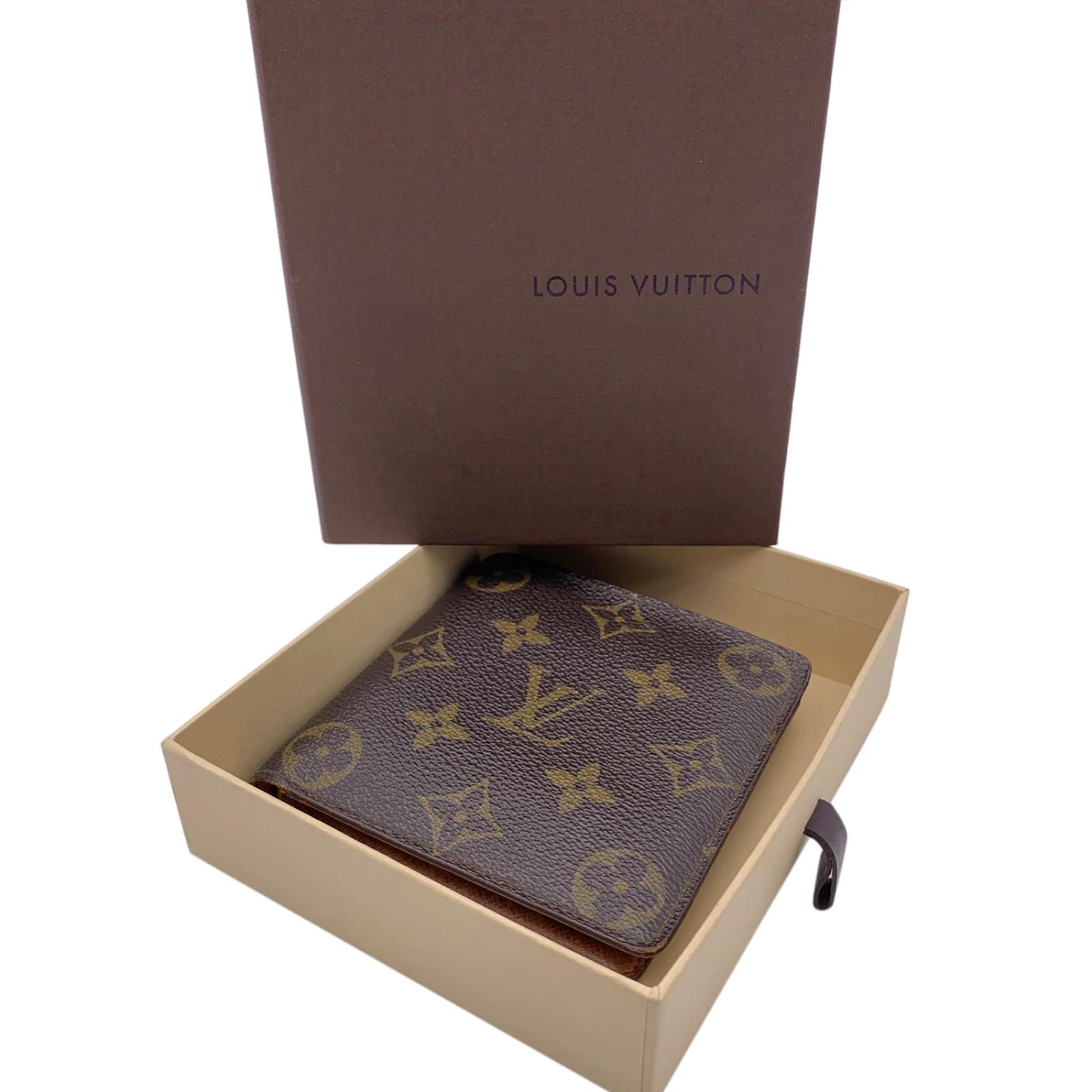 Louis Vuitton Vintage Monogram Canvas Bifold Credit Card Wallet Brown Cloth  ref.501082 - Joli Closet