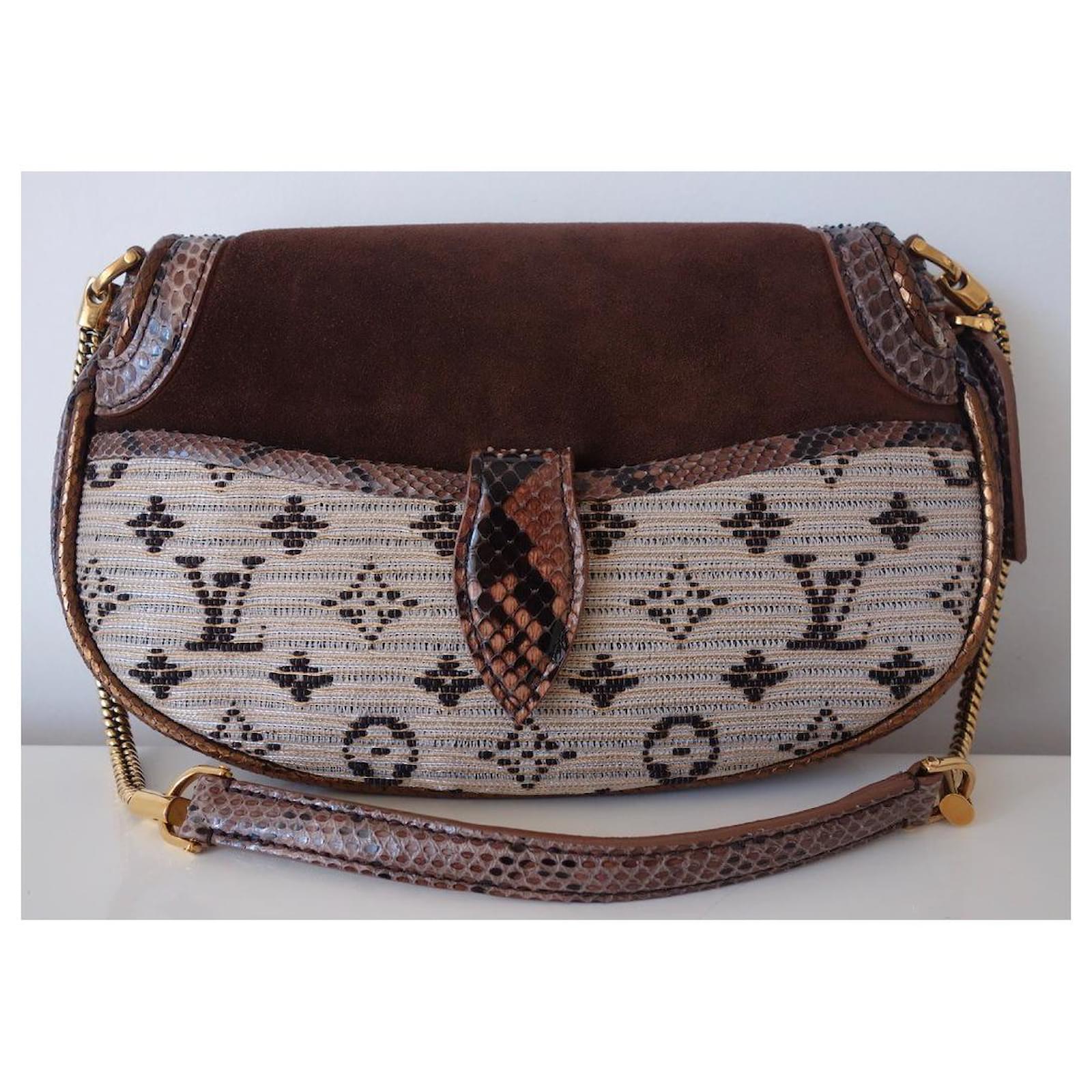 Lot - #LOUIS VUITTON Empire Levant handbag in monogram canvas