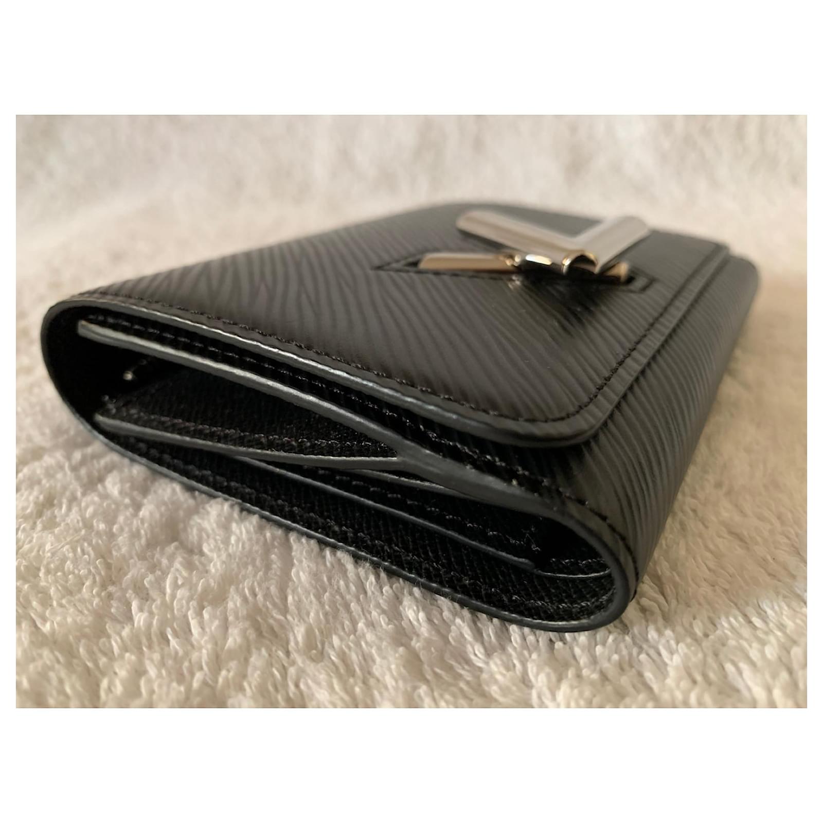 Louis Vuitton Black Compact Twist wallet Leather ref.504720 - Joli