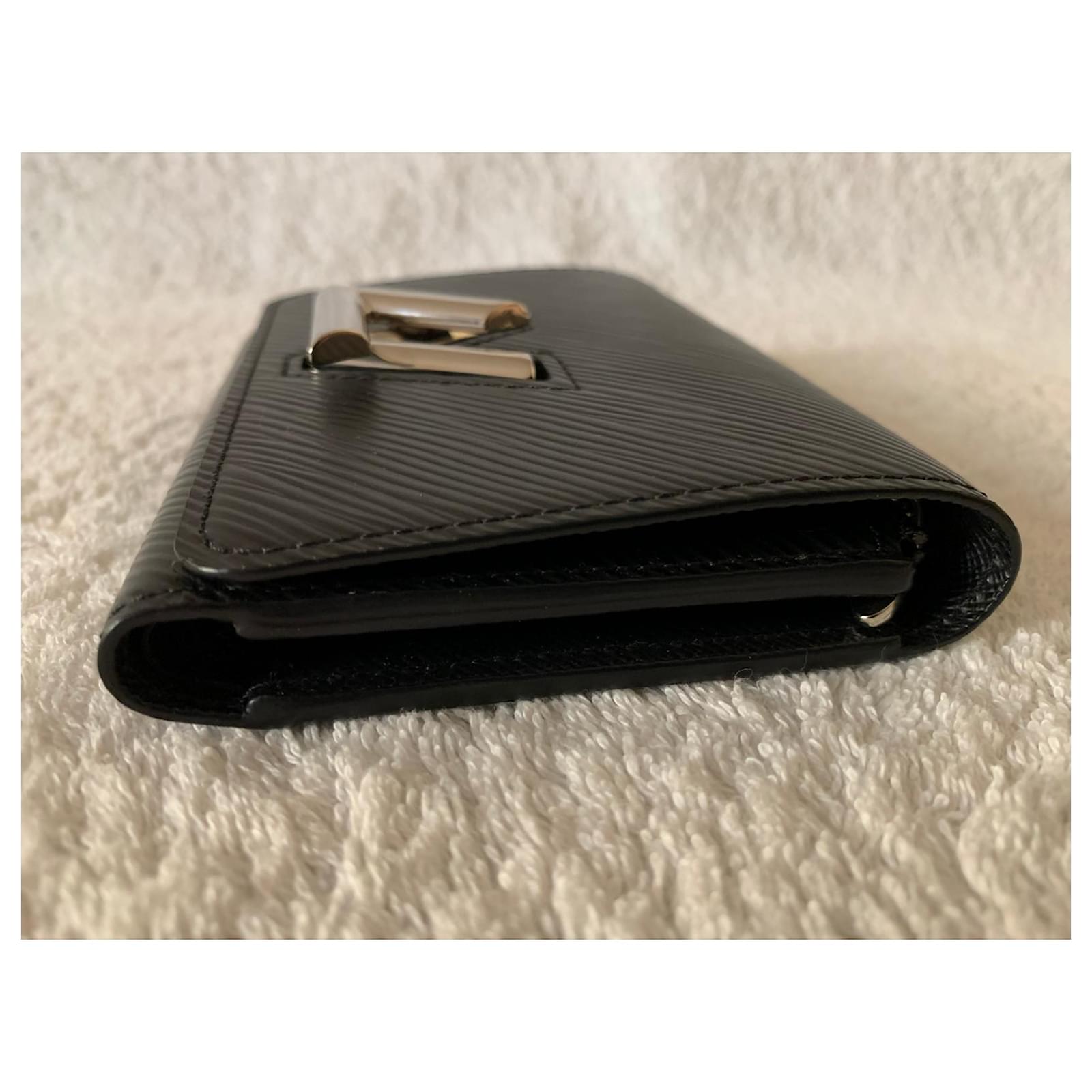 Louis Vuitton Black Compact Twist wallet Leather ref.504720 - Joli
