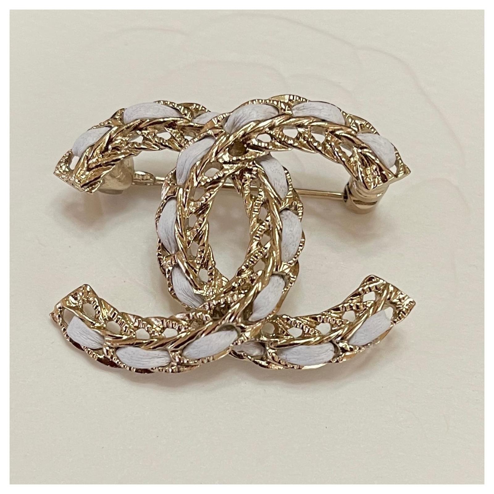 Chanel Pins & brooches Golden Gold-plated ref.320891 - Joli Closet