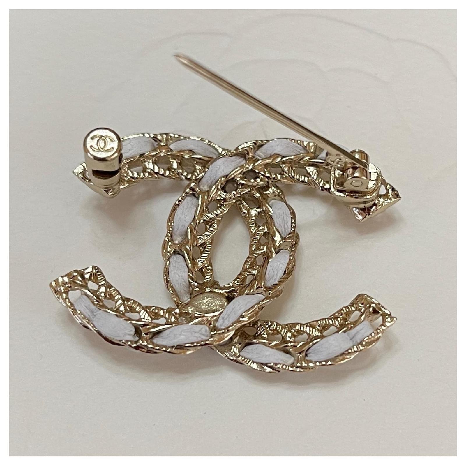 Pins & Brooches Chanel Chanel Golden Metal White Leather Pin Brooch