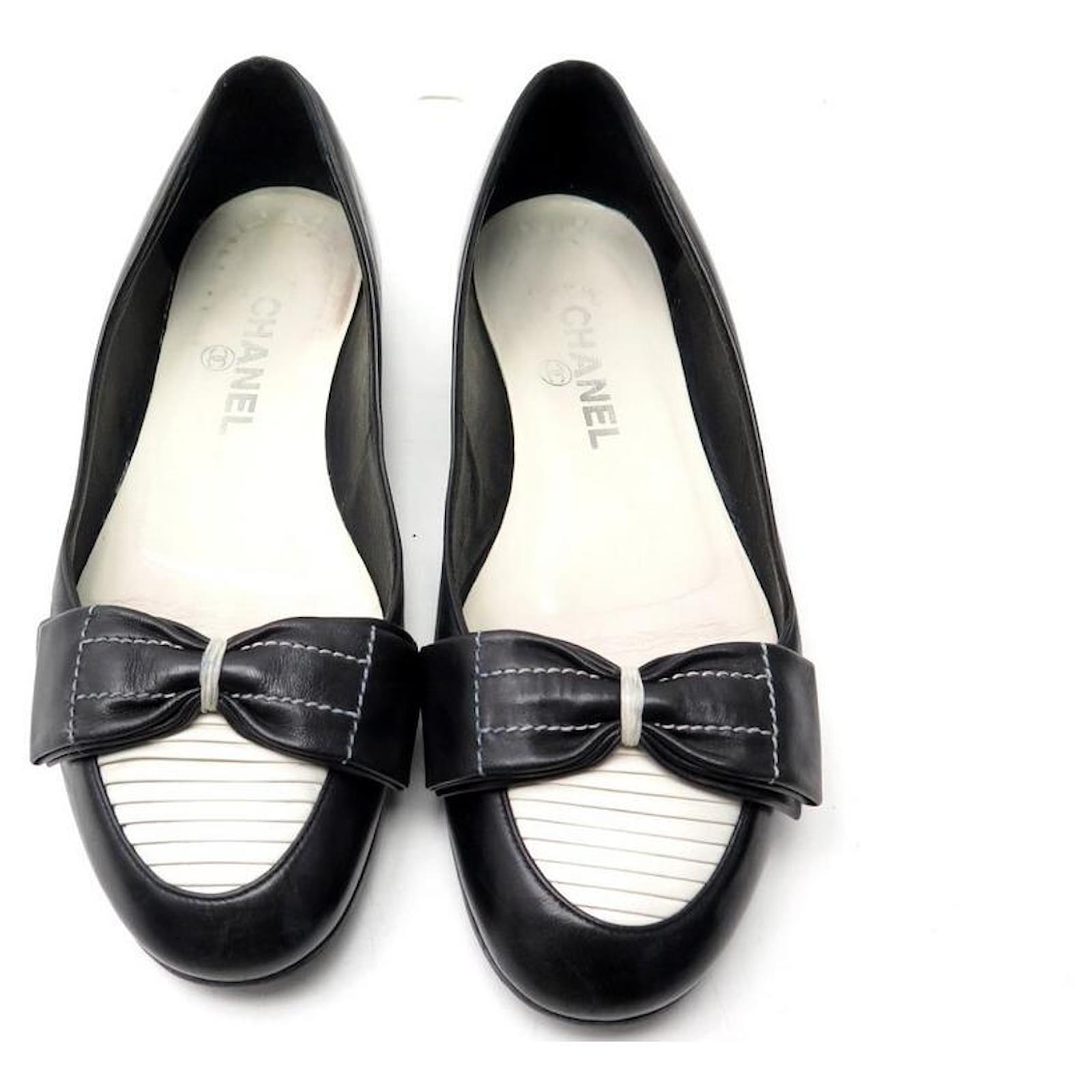 CHANEL BALLERINAS BOW SHOES 38 BLACK & WHITE LEATHER LOAFFERS