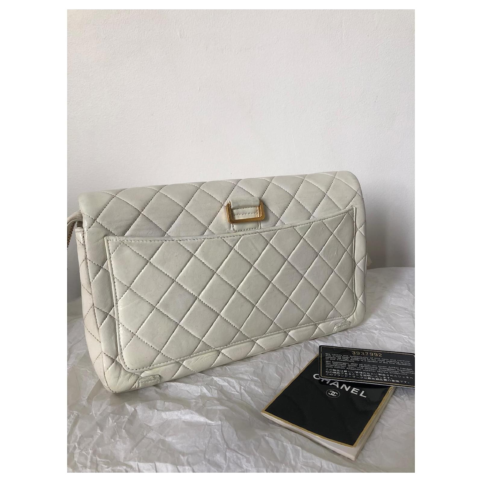 Chanel timeless clutch White Leather ref.506517 - Joli Closet