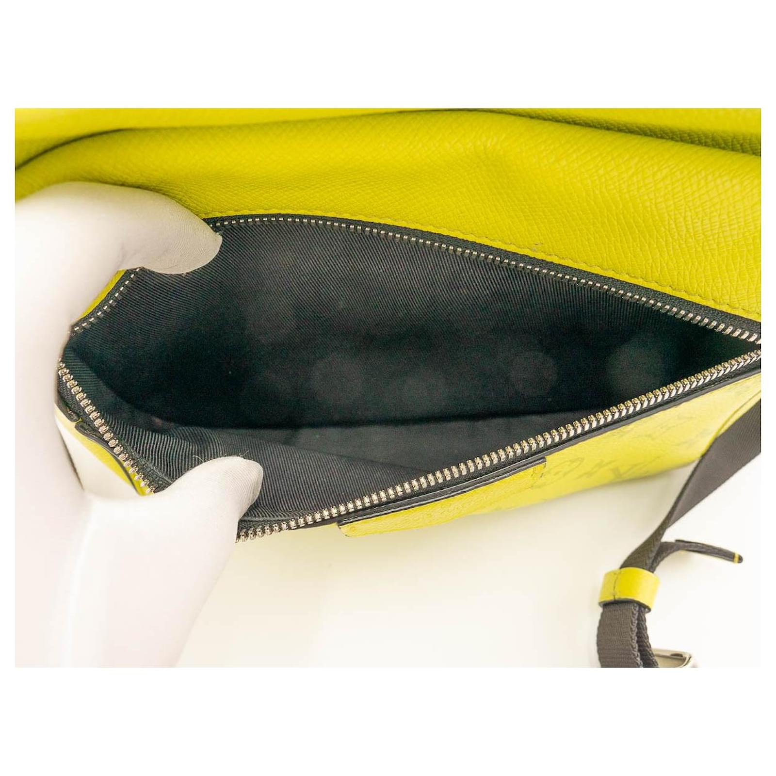 Louis Vuitton Messenger Outdoor Yellow Leather ref.507674 - Joli