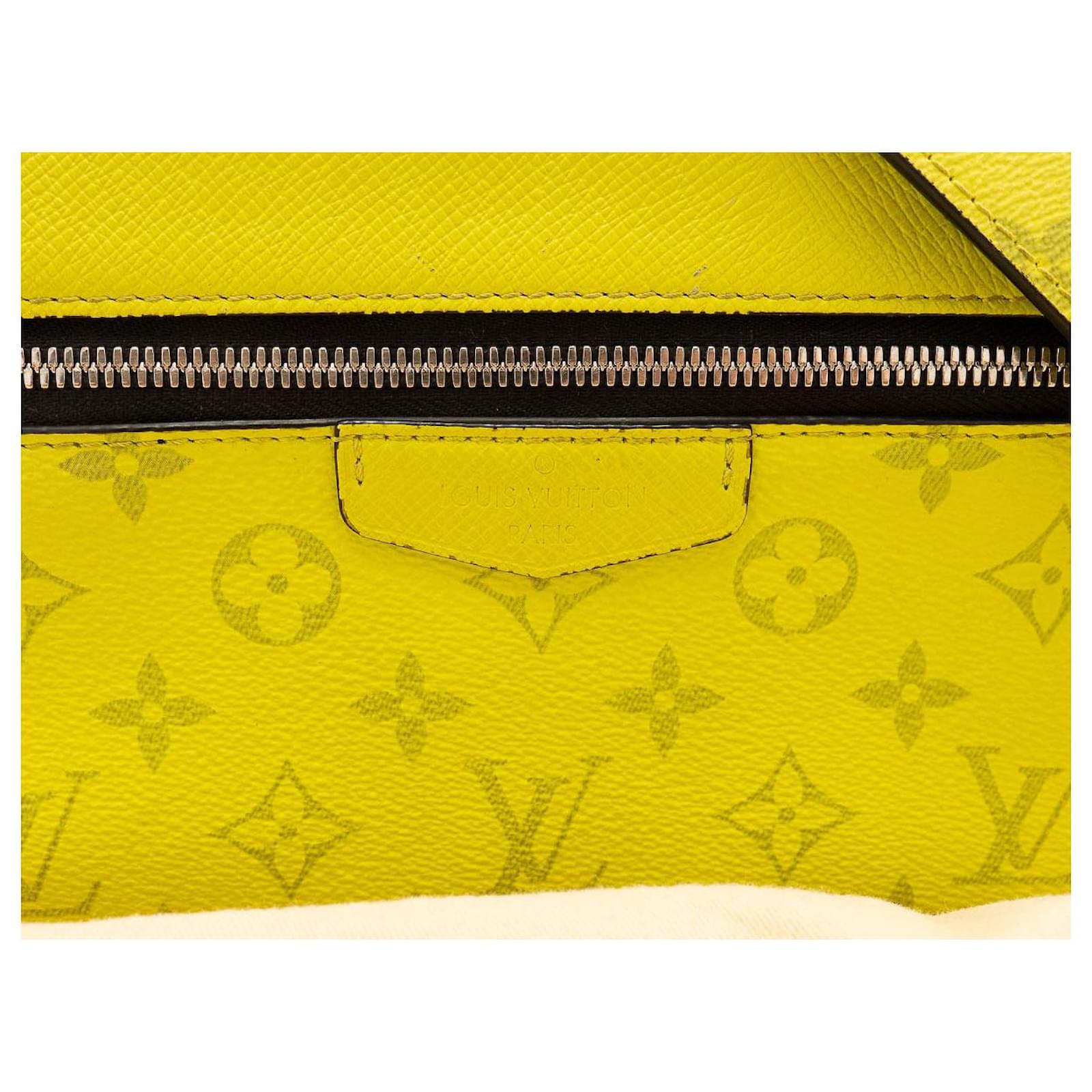 Louis Vuitton Messenger Outdoor Yellow Leather ref.507674 - Joli Closet