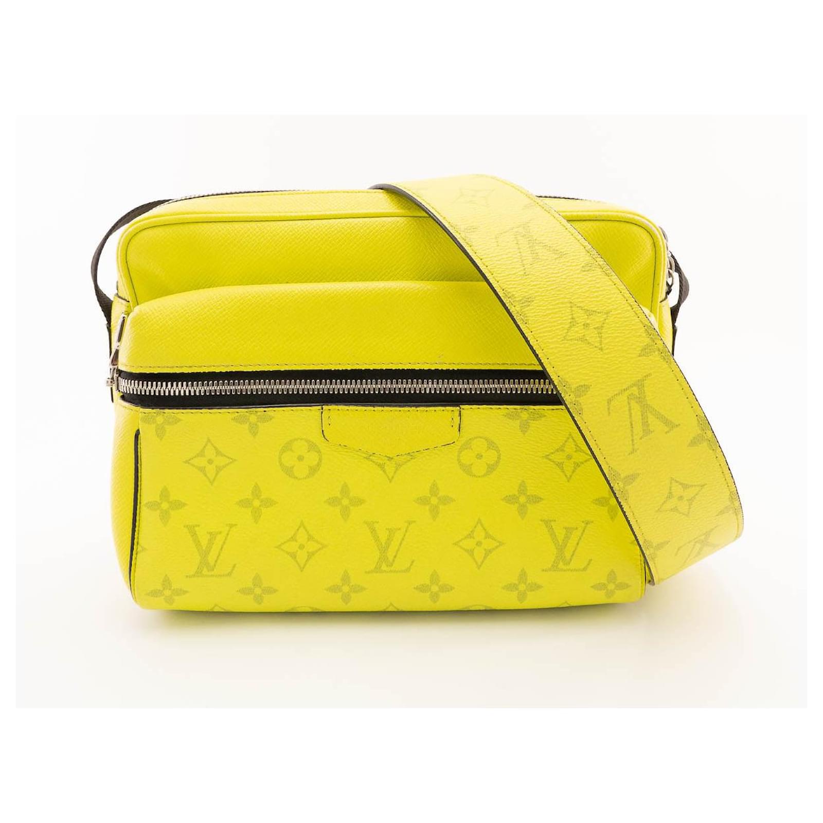 Louis Vuitton Messenger Outdoor Yellow Leather ref.507674 - Joli