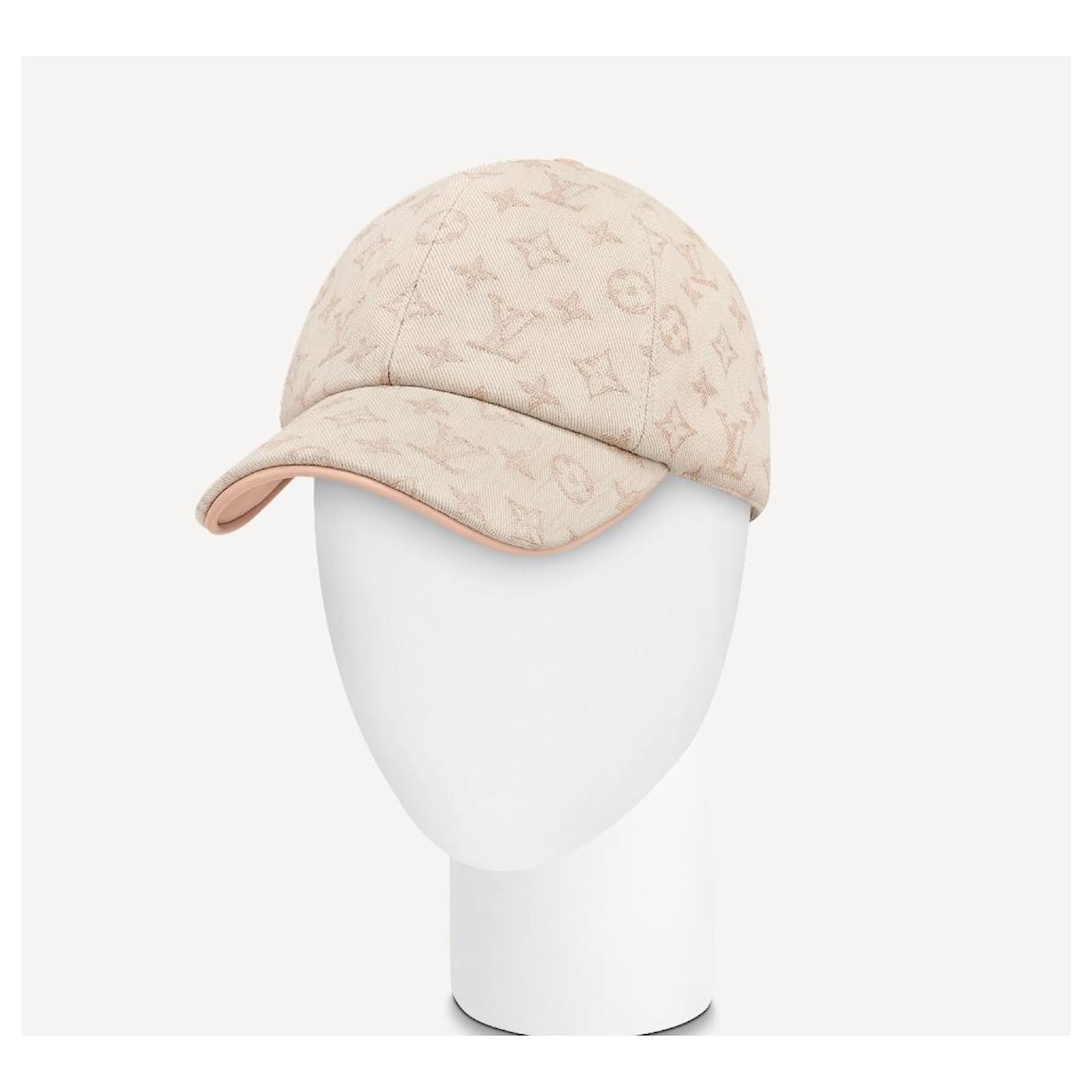 Louis Vuitton Hats Beanies Beige Leather ref.495866 - Joli Closet