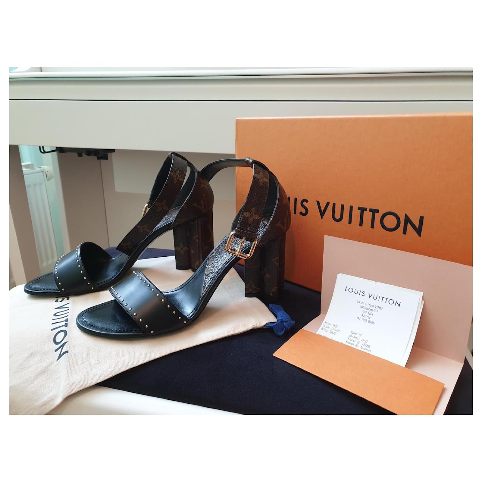 Louis Vuitton Black Bi-color Leather Gladiator Sandal Golden ref.118825 -  Joli Closet