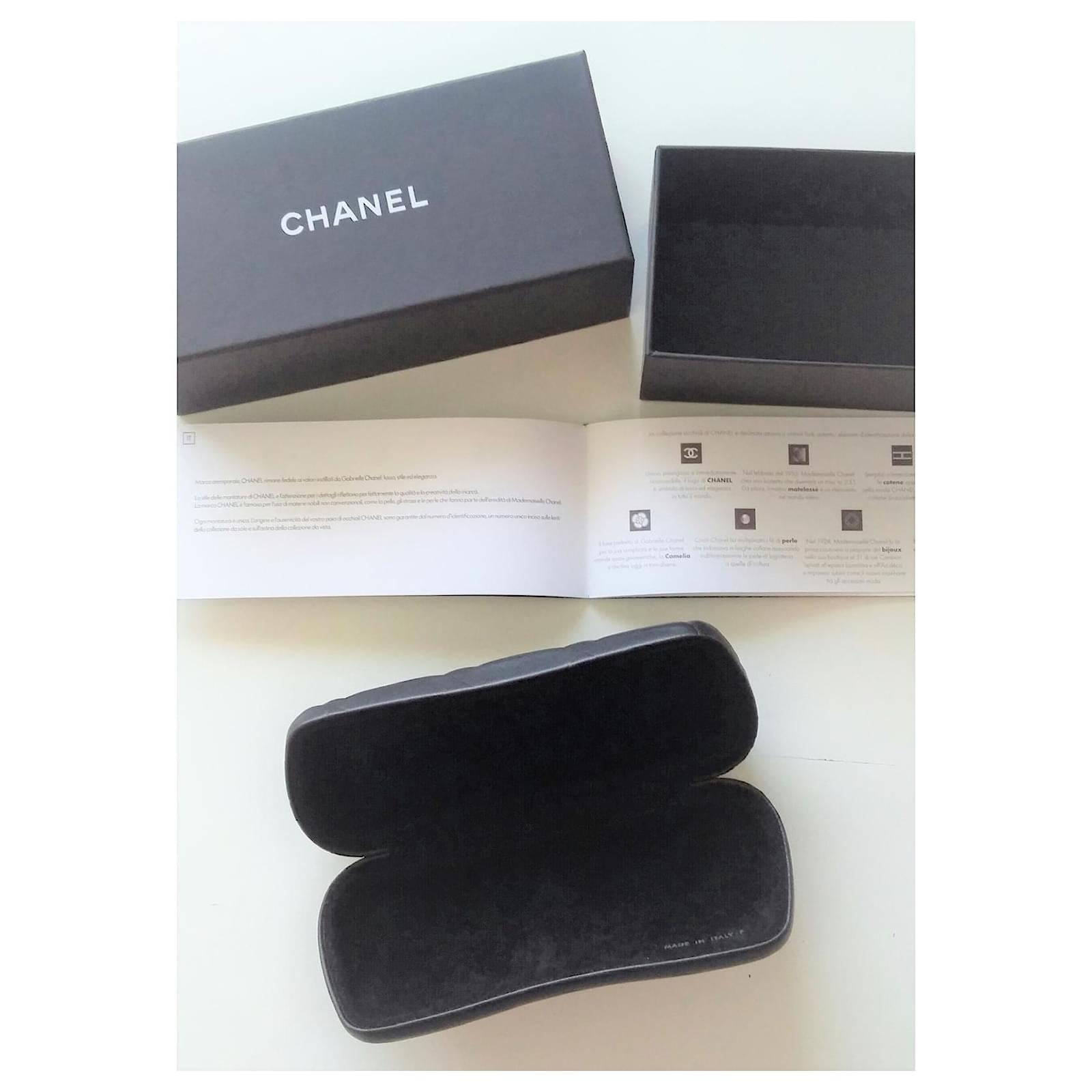 Chanel CC Brillenetui mit klassischen Maßen Schwarz Leder ref.509866 - Joli  Closet