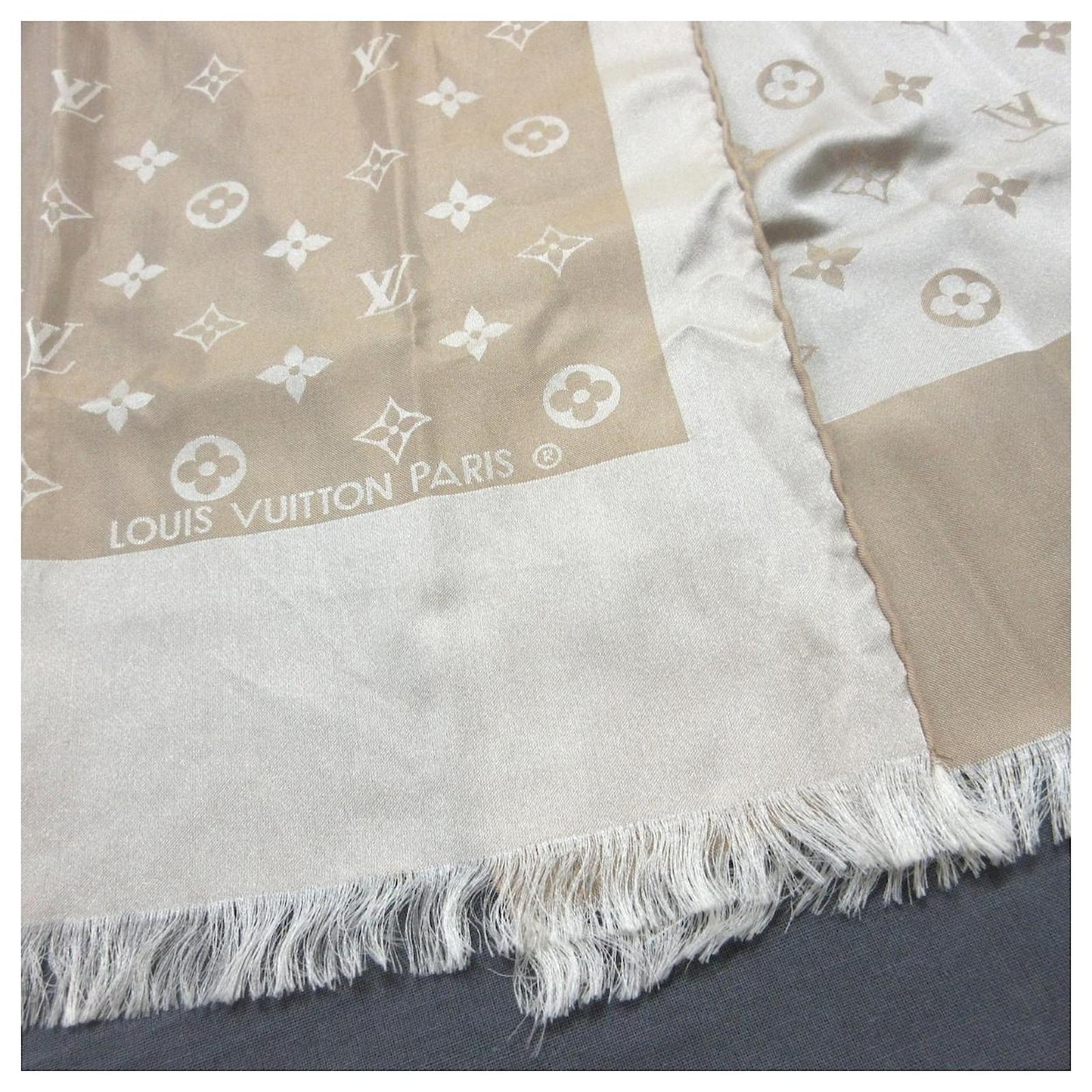 Louis Vuitton Scarf Beige Silk ref.510037 - Joli Closet