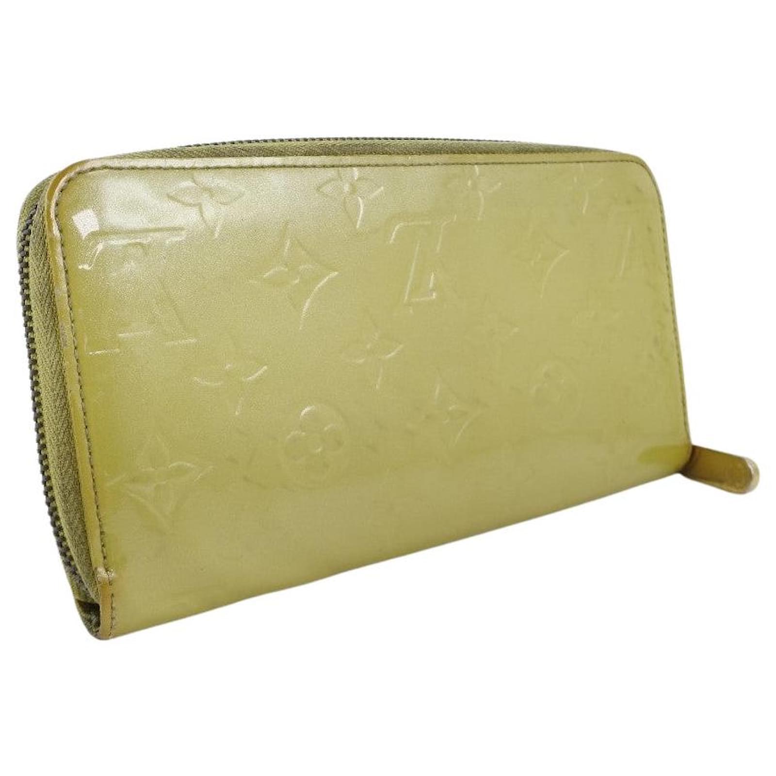 Louis Vuitton Zippy Wallet Green Patent leather ref.292462 - Joli