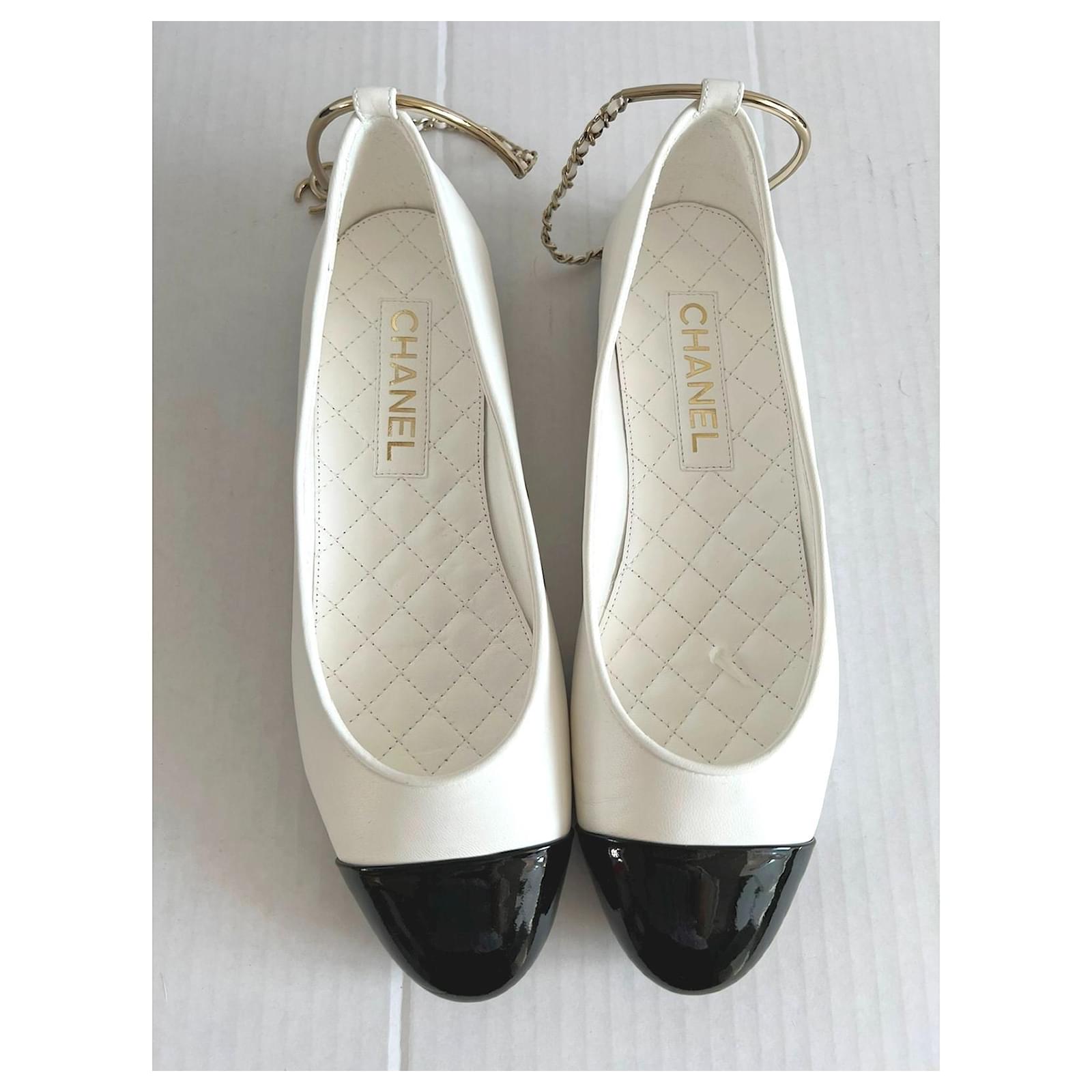 Chanel Ballet flats Black White Patent leather Lambskin ref.511790