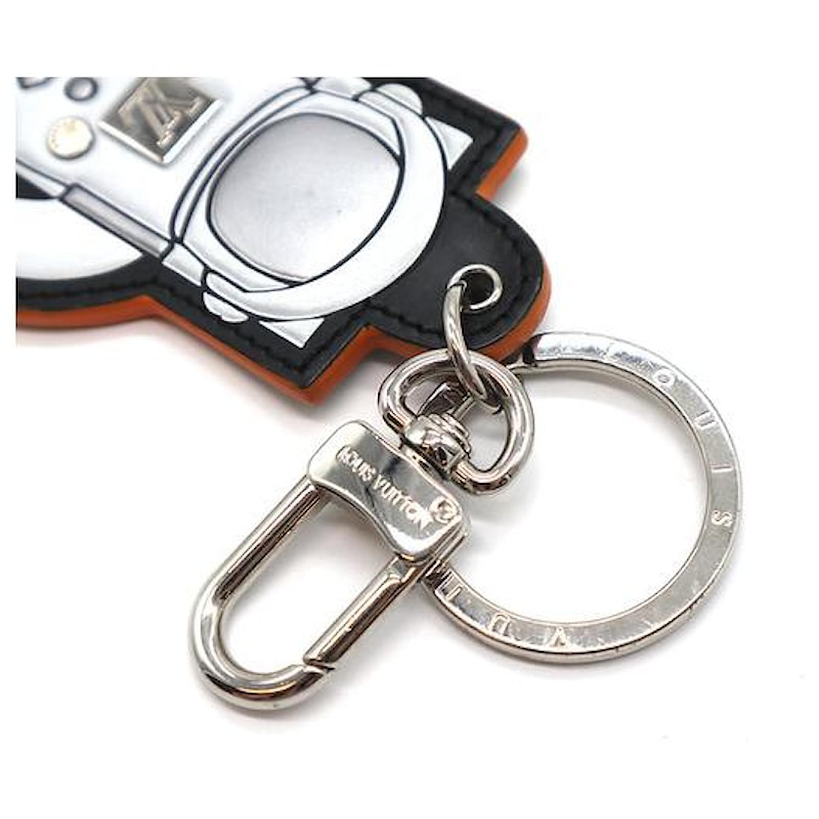 Louis Vuitton Silver Spaceman Key Chain Charm Silvery Leather ref.489452 -  Joli Closet